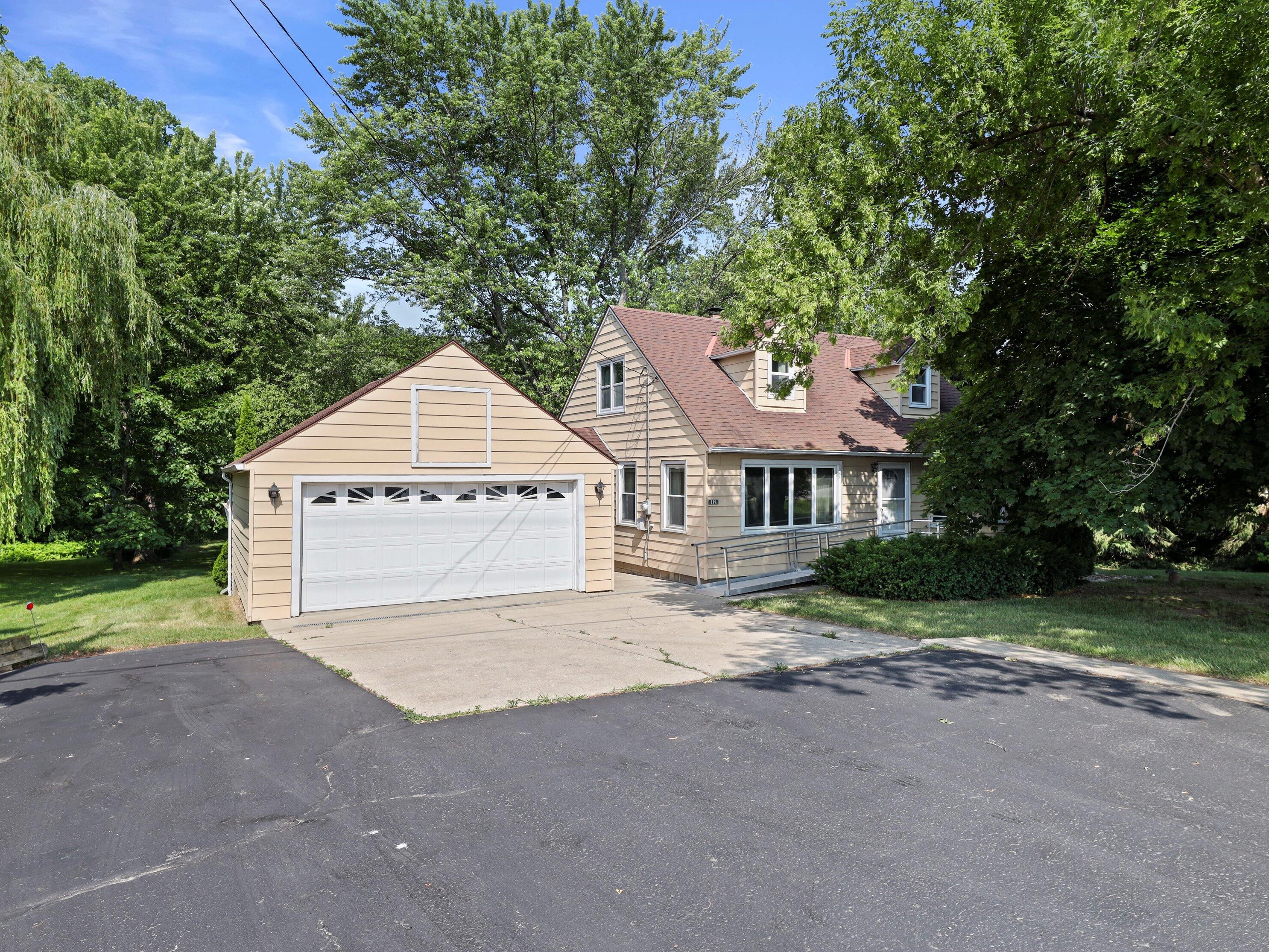 8120 Racine Ave, Waterford, WI 53185