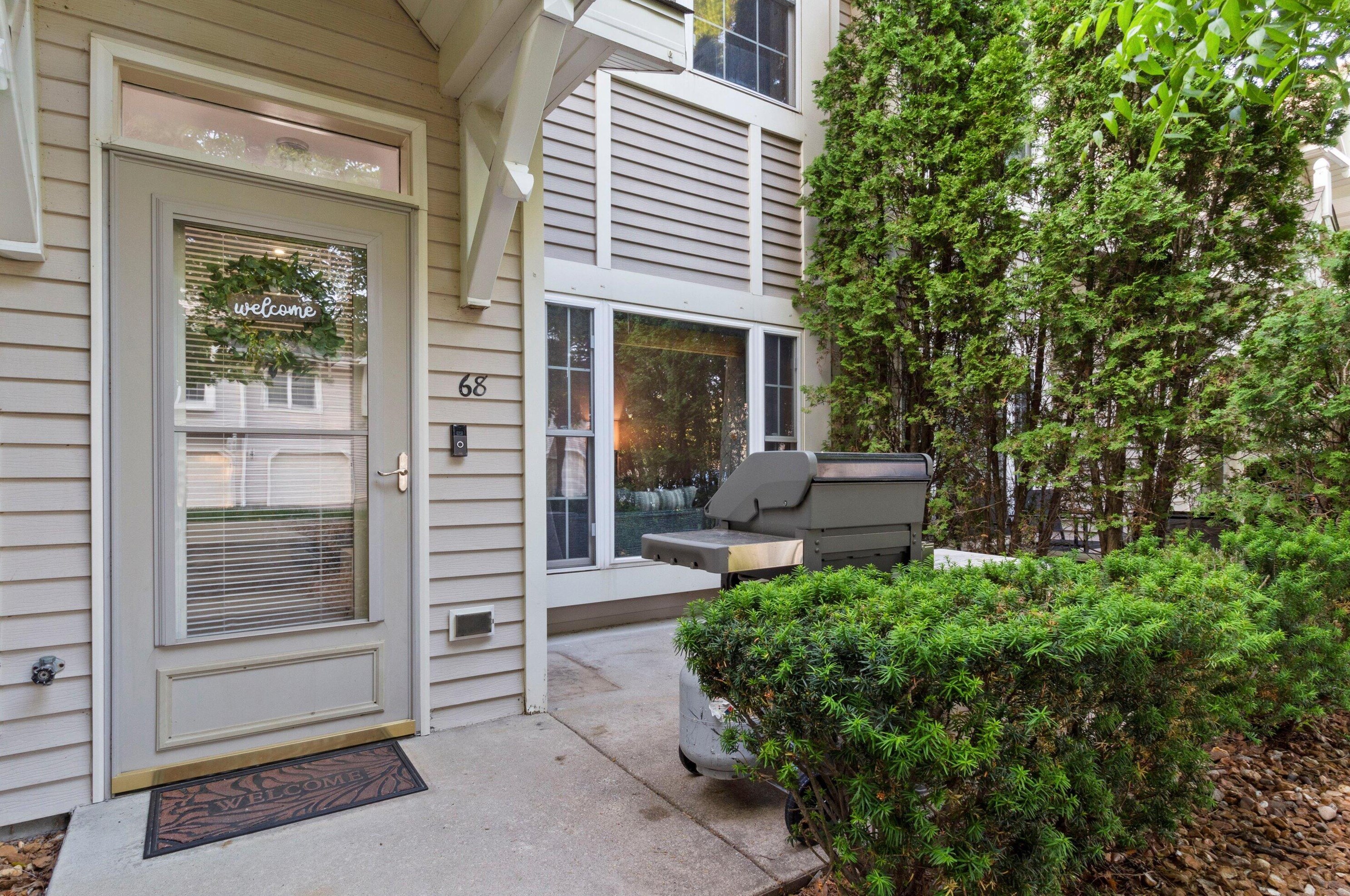 6195 Walnut Ln #68, Cudahy, WI 53110