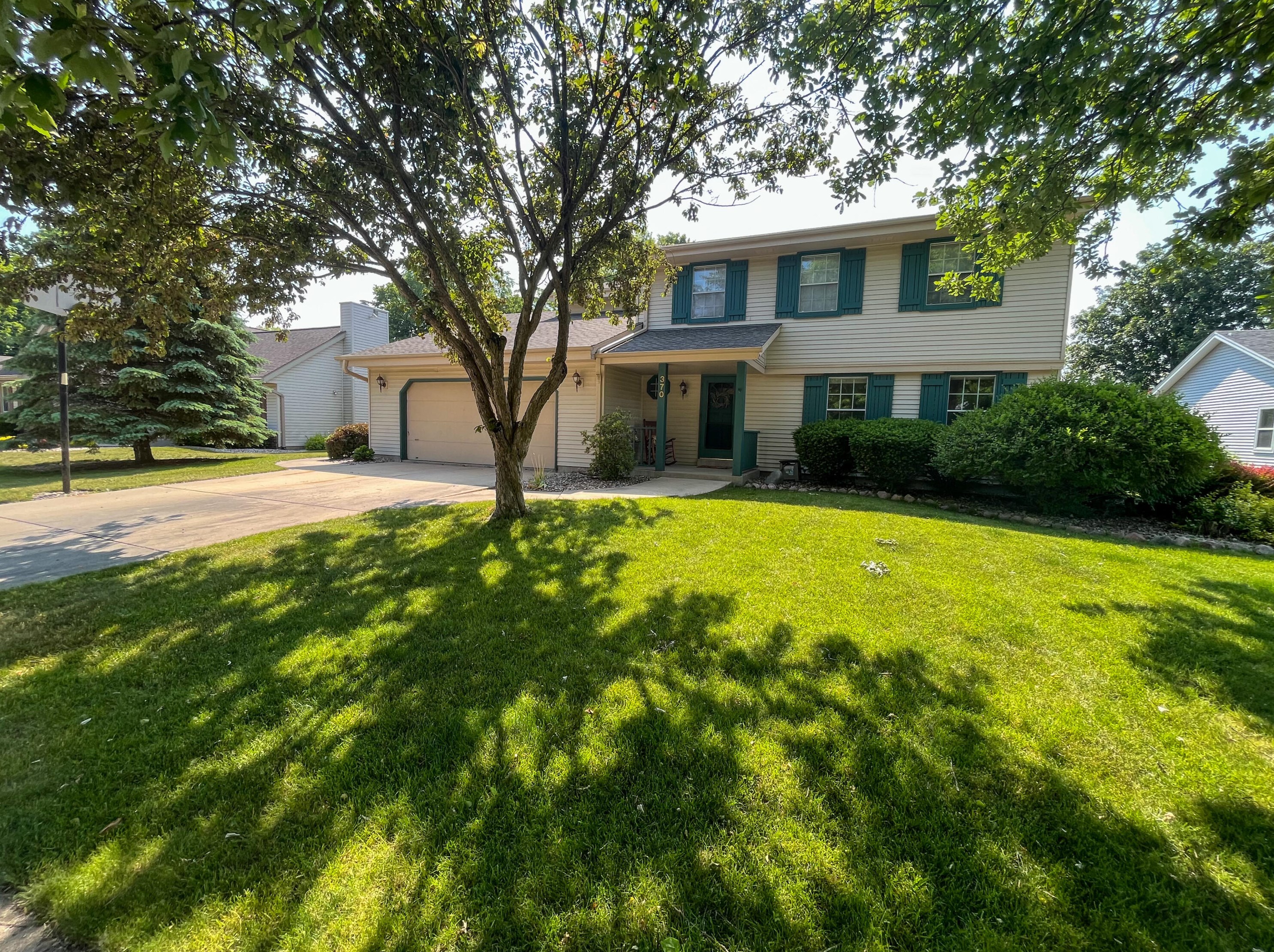 370 Quail Run, Oak Creek, WI 53154-5723