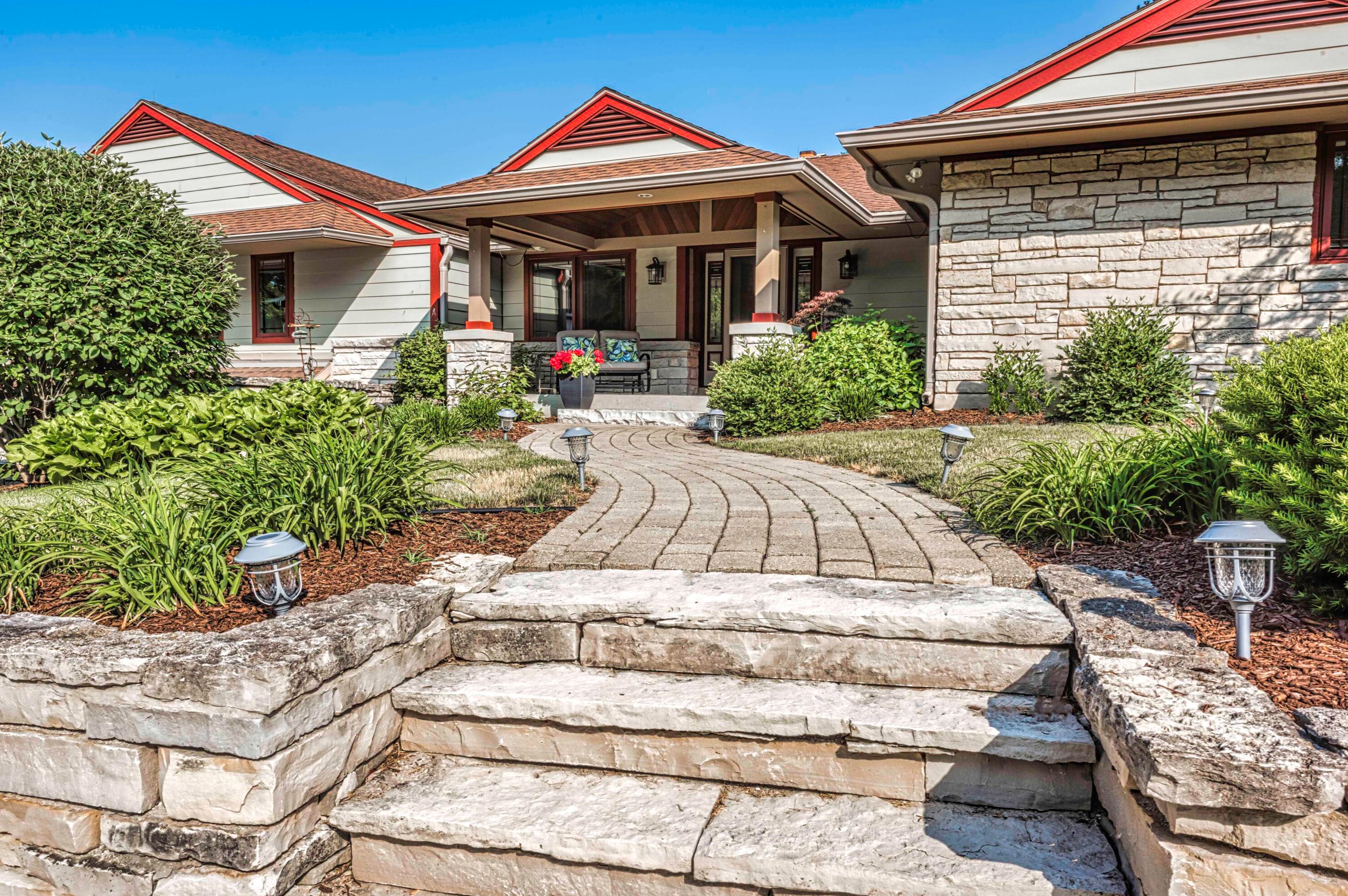 3455 Pilgrim Rd, Brookfield, WI 53005-2831