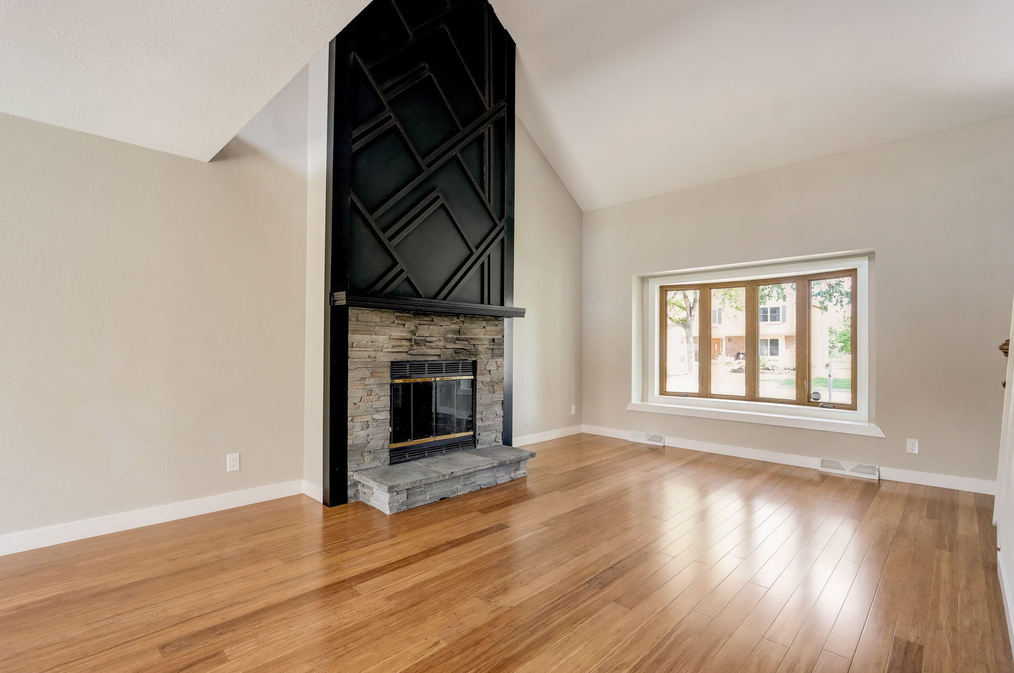 3937 W Heatheridge Dr, Hales Corners, WI 53132