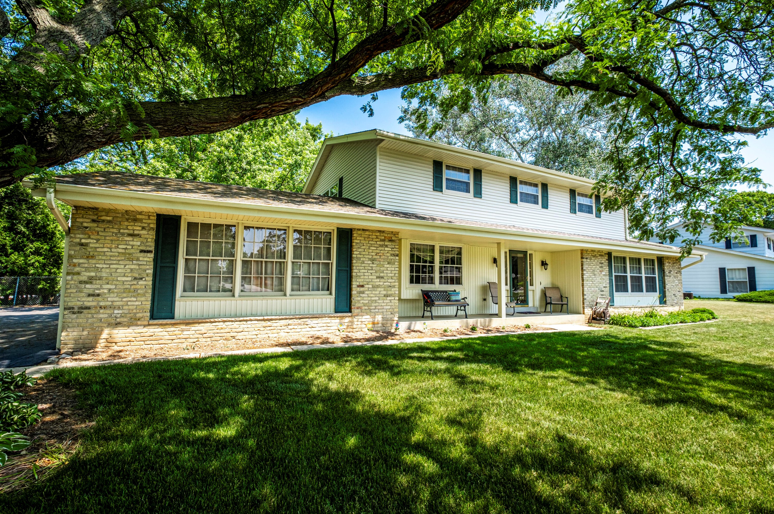 18350 Bristol Ln, Brookfield, WI 53045