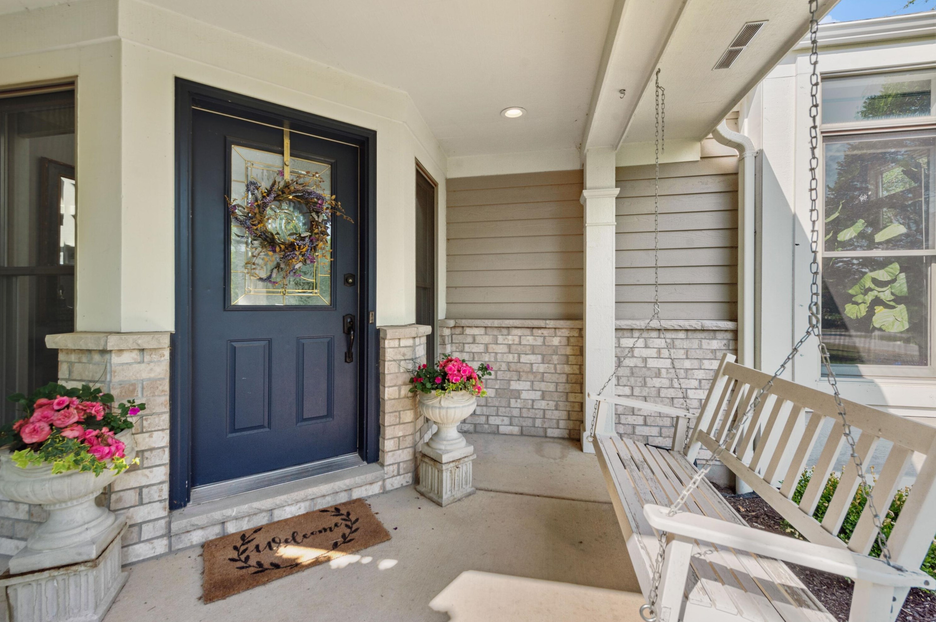 1255 Saratoga Ln, Lake Geneva, WI 53147