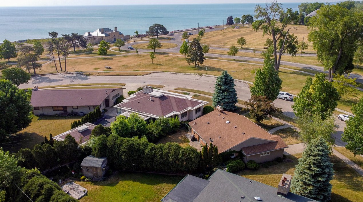 7803 3rd Ave, Kenosha, WI 53143