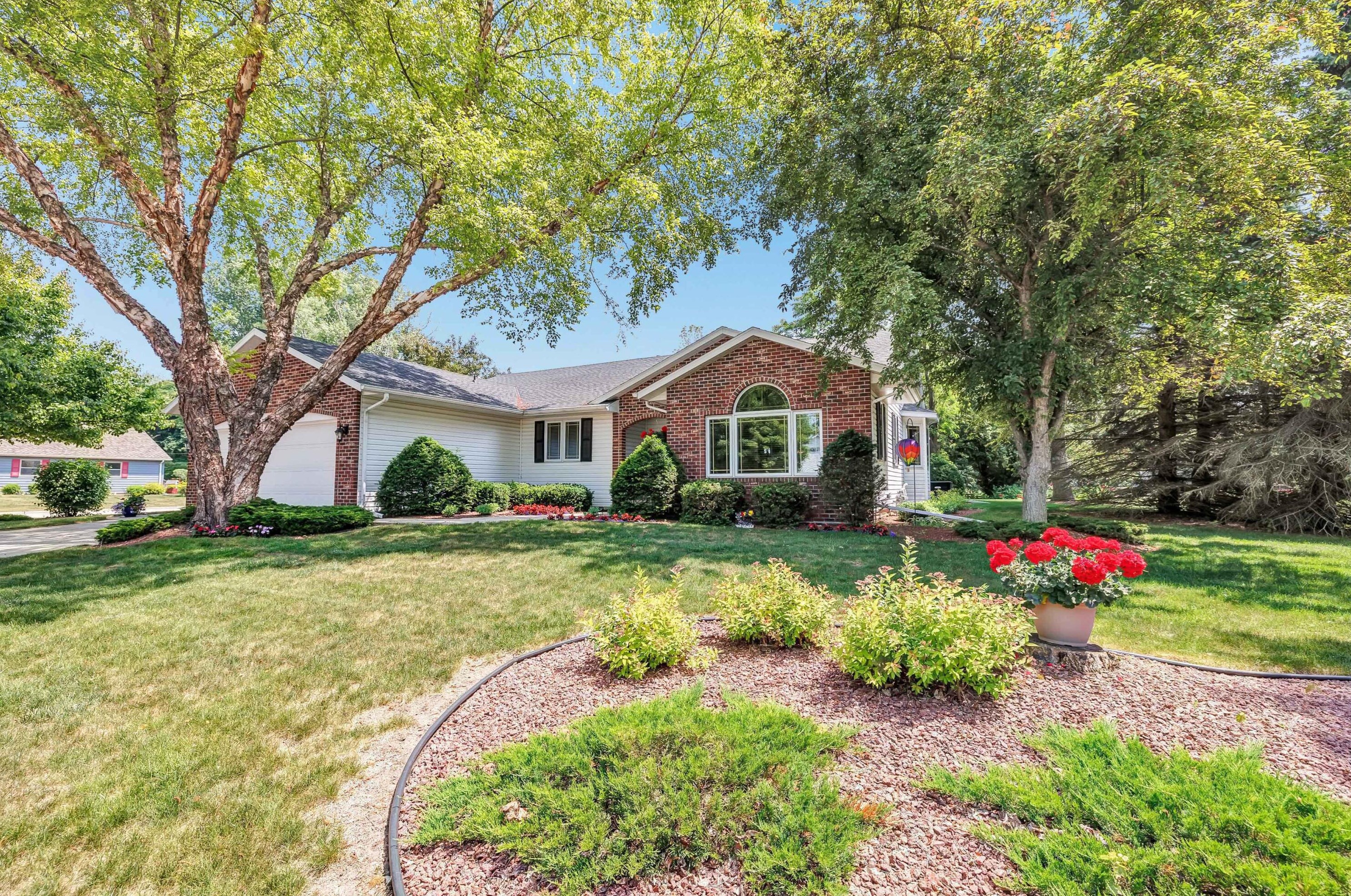 3301 Barkwood Ln, Manitowoc, WI 54220