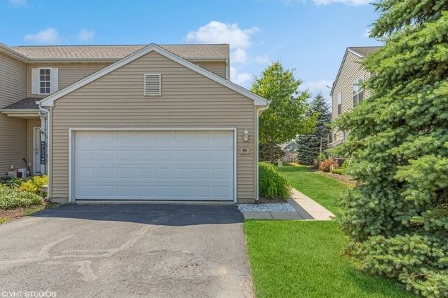 1400 Hunters Ridge Dr #99, Genoa City, WI 53128