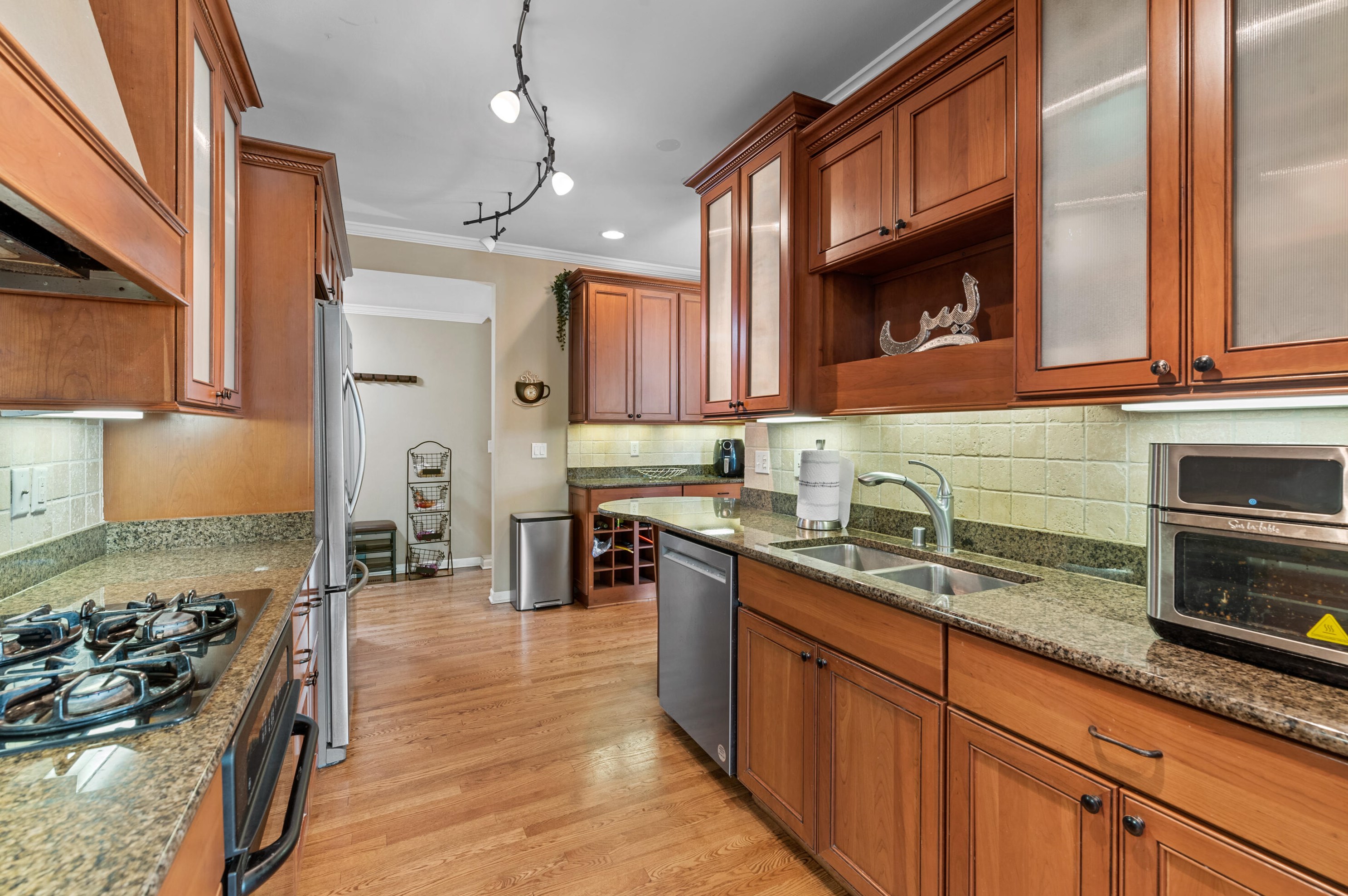 2173 Norhardt Dr, Brookfield, WI 53045