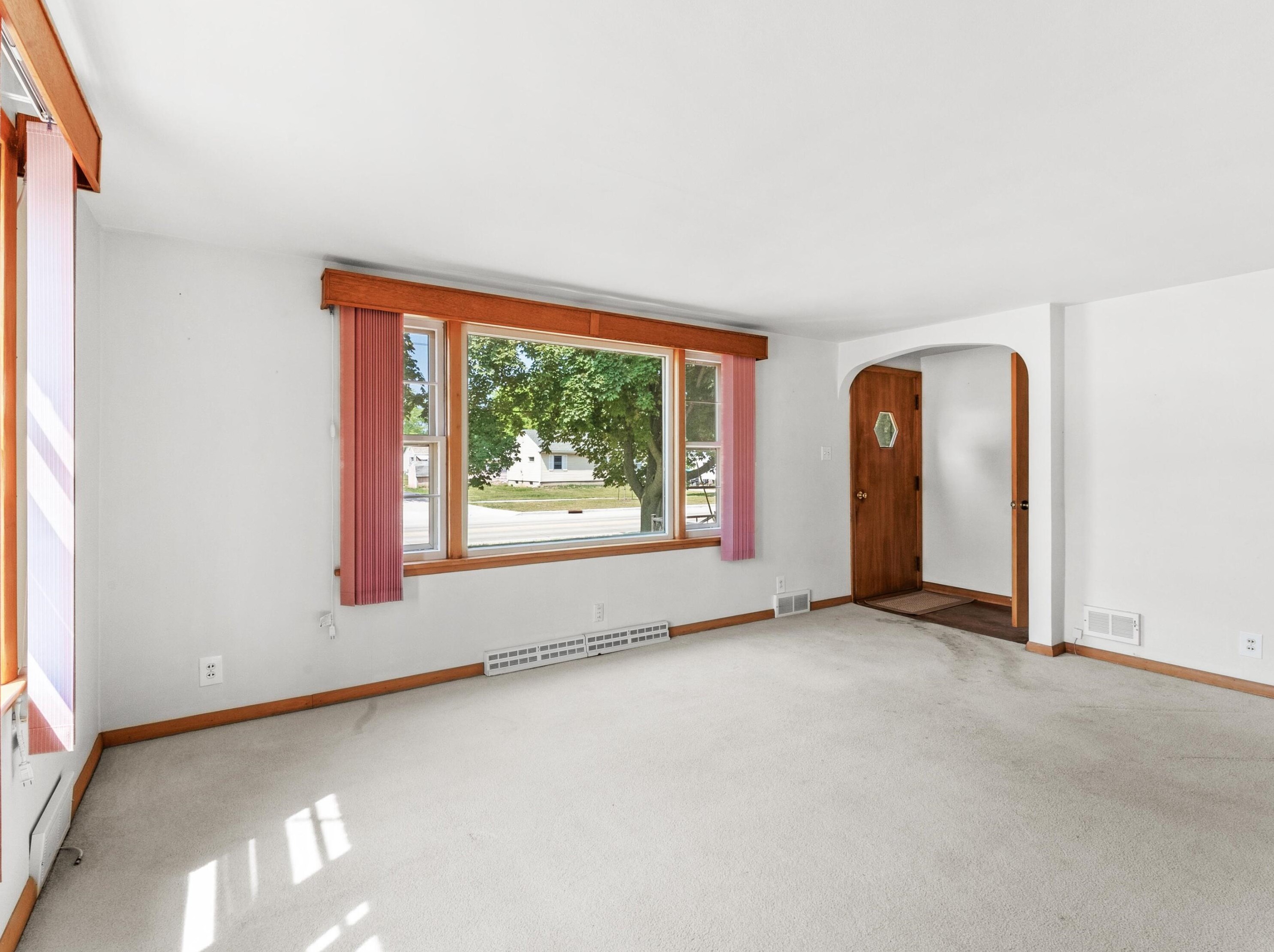 3823 Custer St, Manitowoc, WI 54220