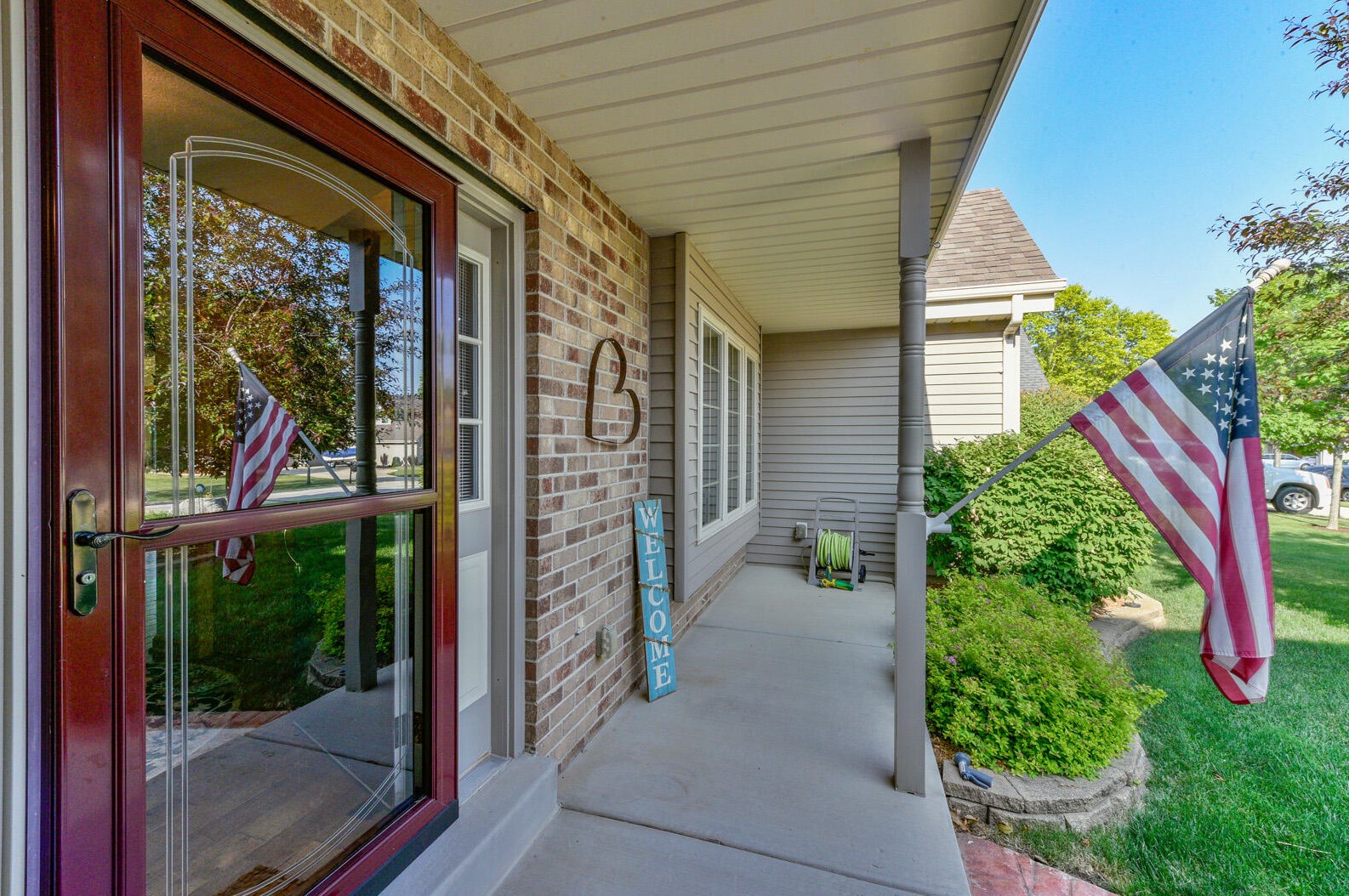 510 Jordan Ln, Oak Creek, WI 53154-7082