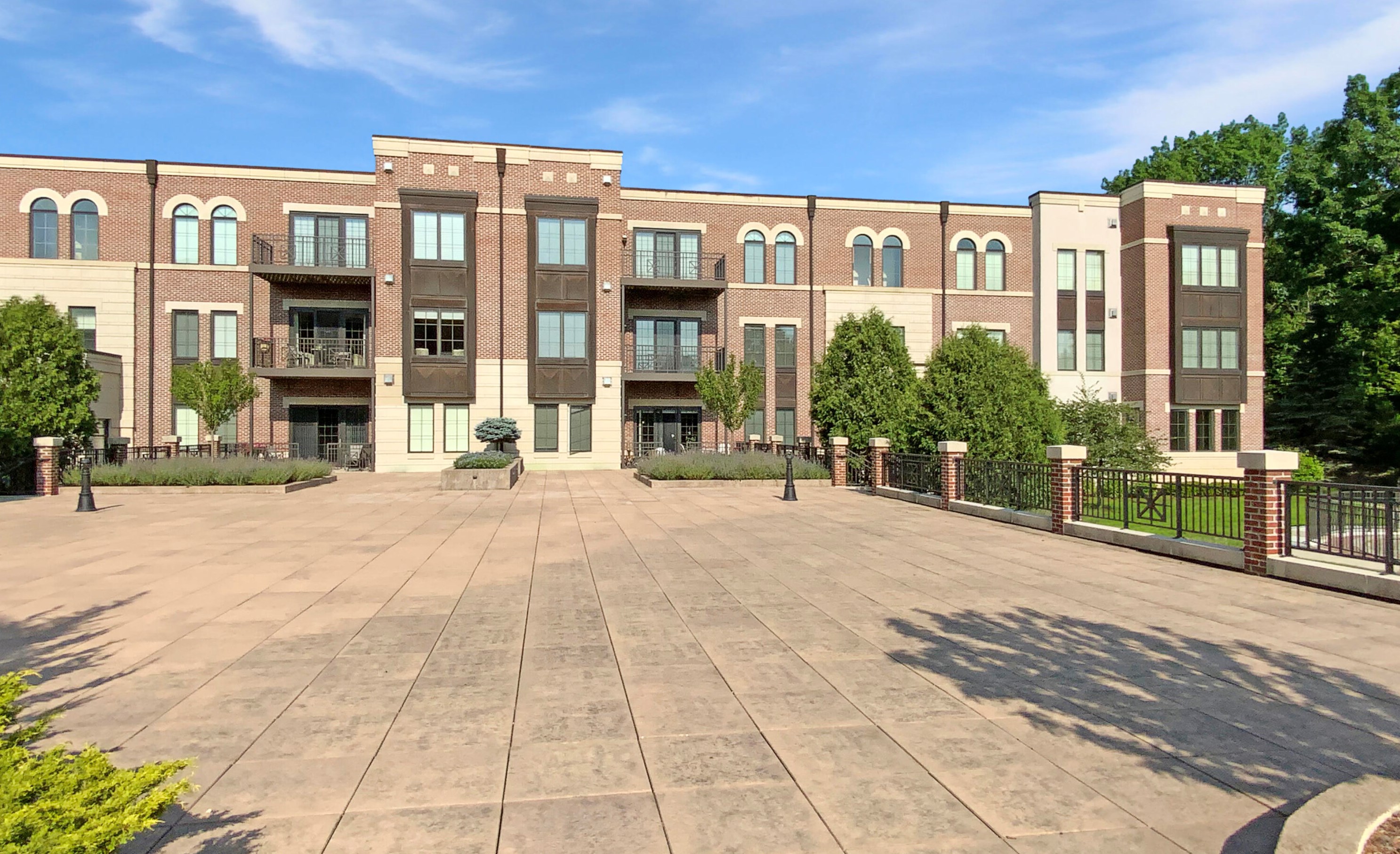 19125 Thomson Dr #202, Brookfield, WI 53045