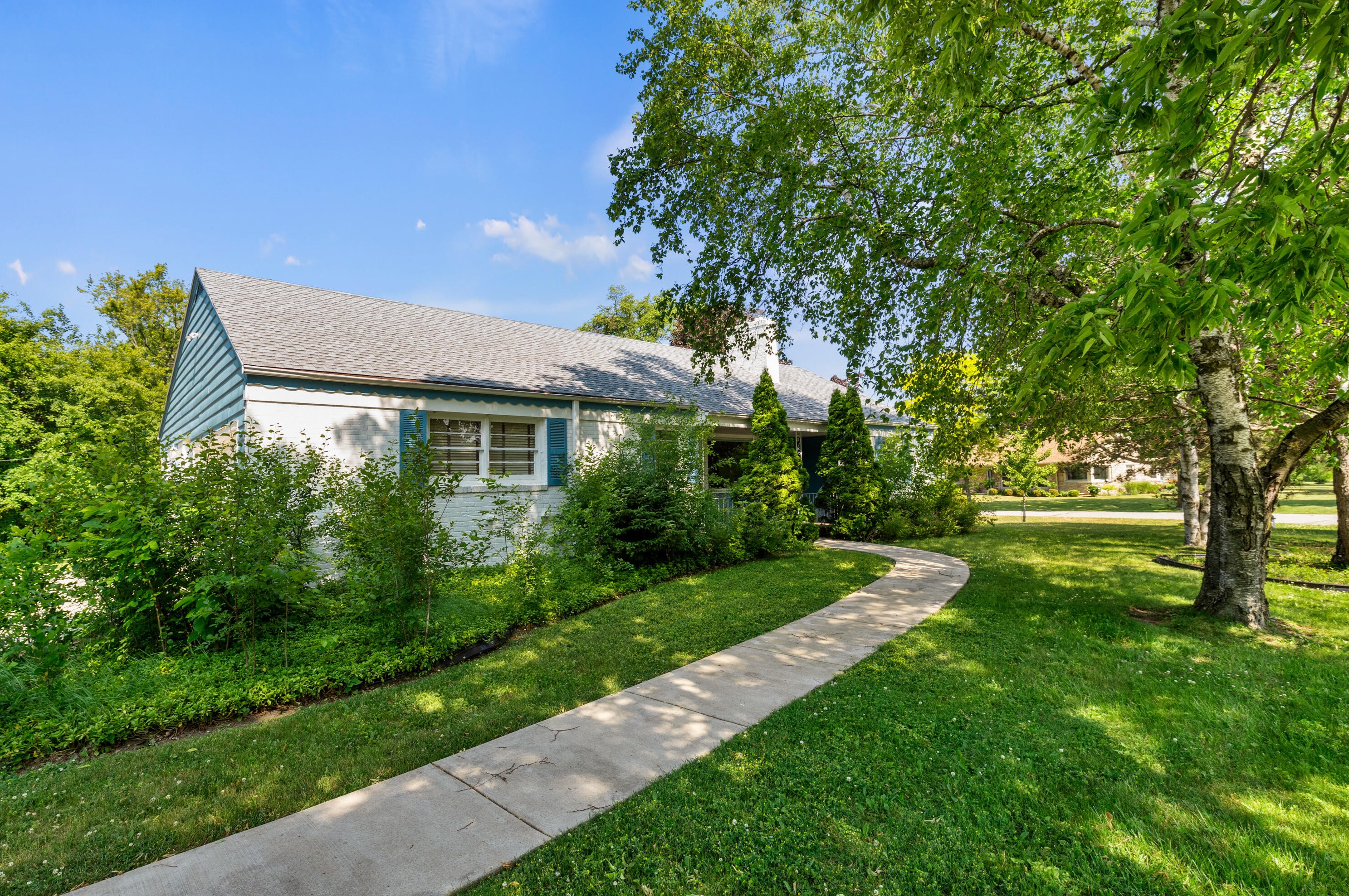 7115 Santa Monica Blvd, Milwaukee, WI 53217-3821