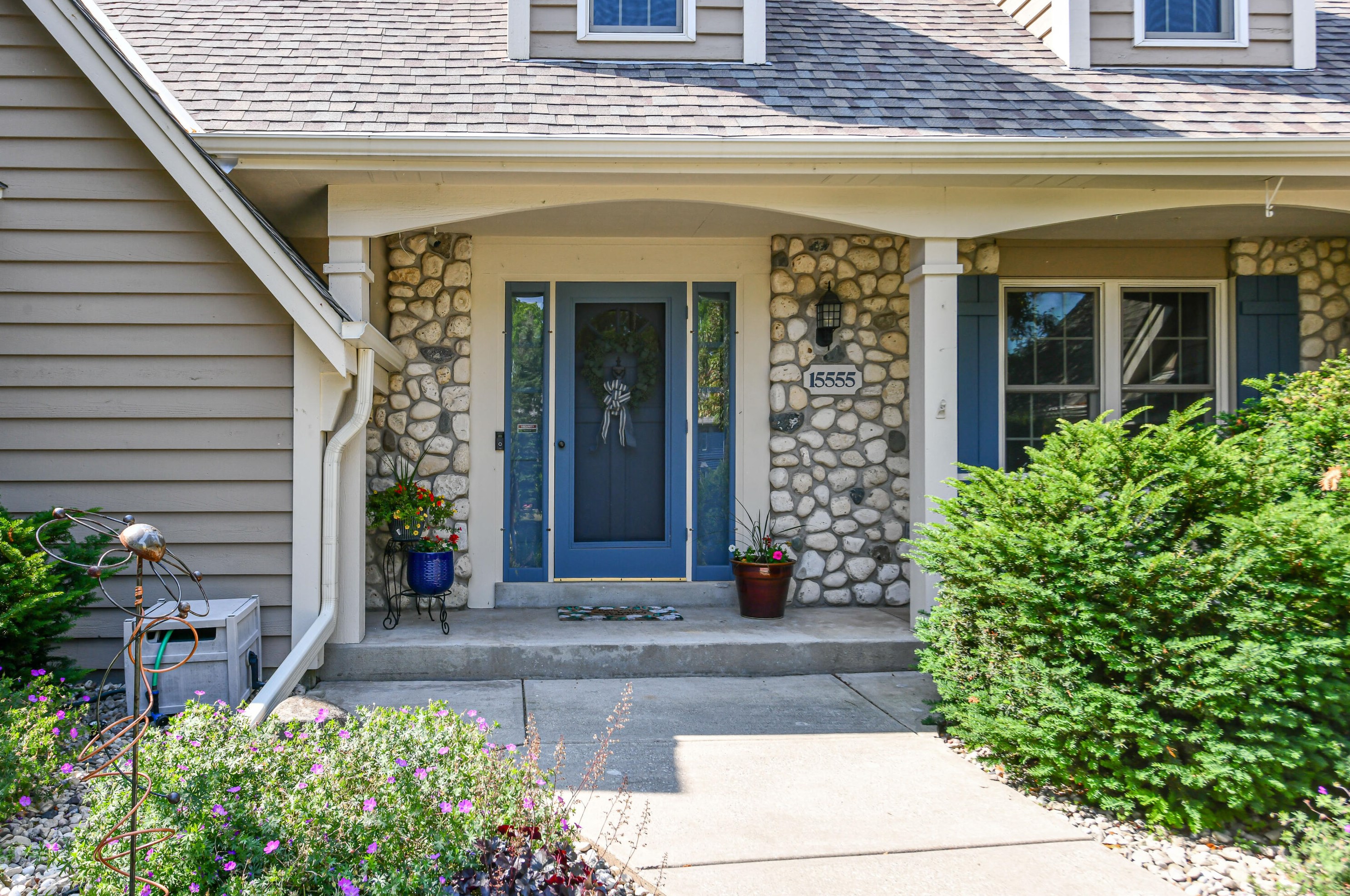 15555 Shamrock Ln, Brookfield, WI 53005