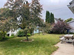 828 N 9th St, Manitowoc, WI 54220