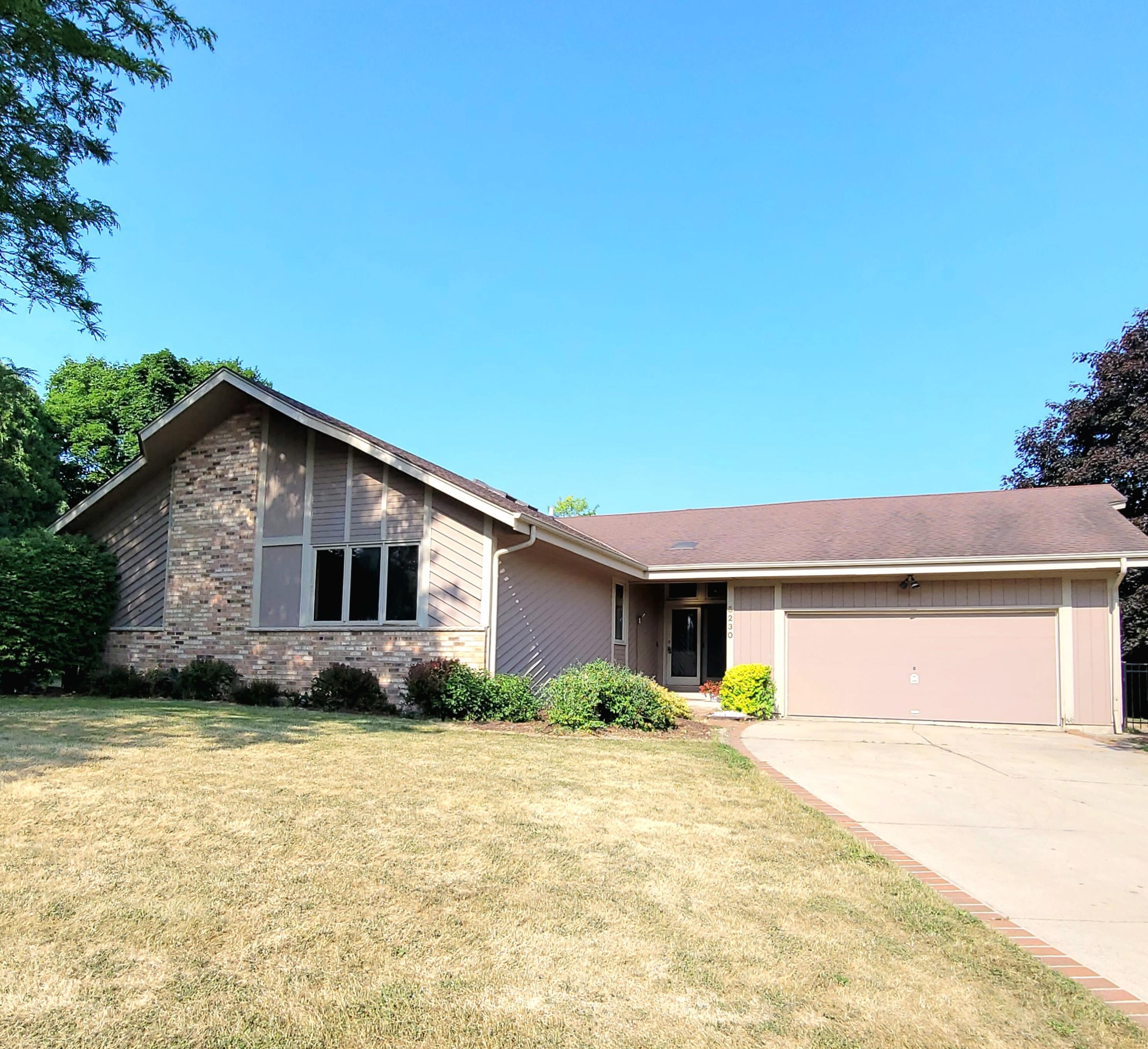 5230 S Meadowlark Ln, Hales Corners, WI 53130