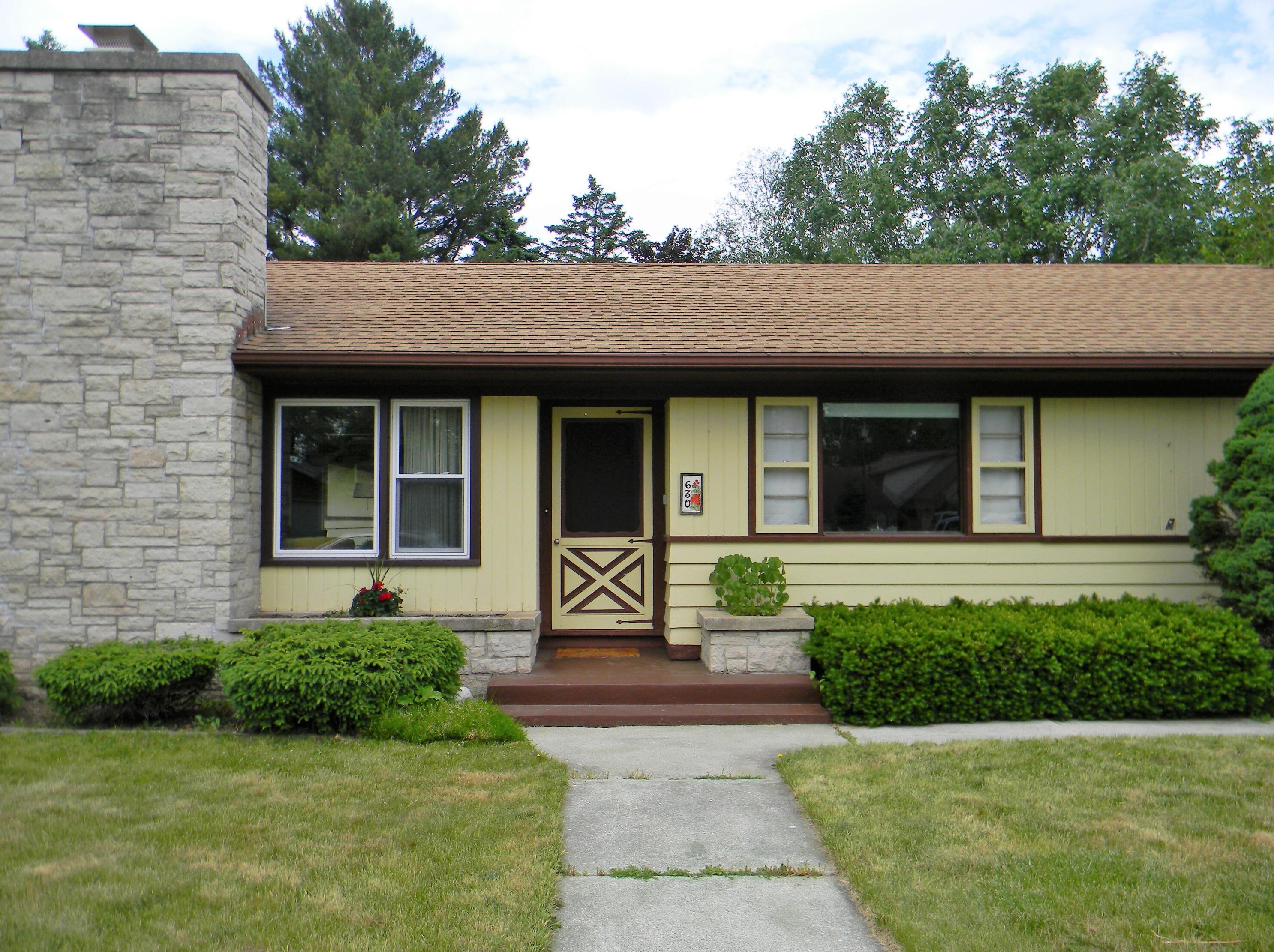 630 Riverview Dr, Plymouth, WI 53073-1318