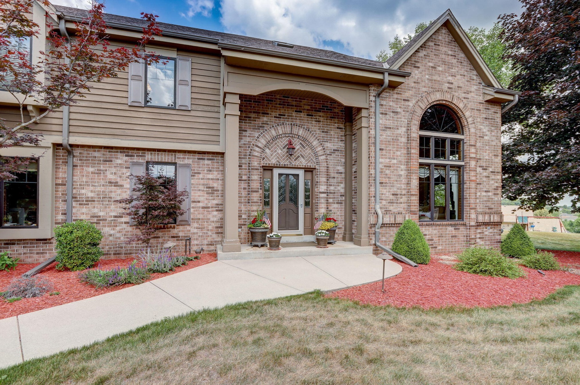 866 Oak Ridge Cir, Hartford, WI 53027-2344