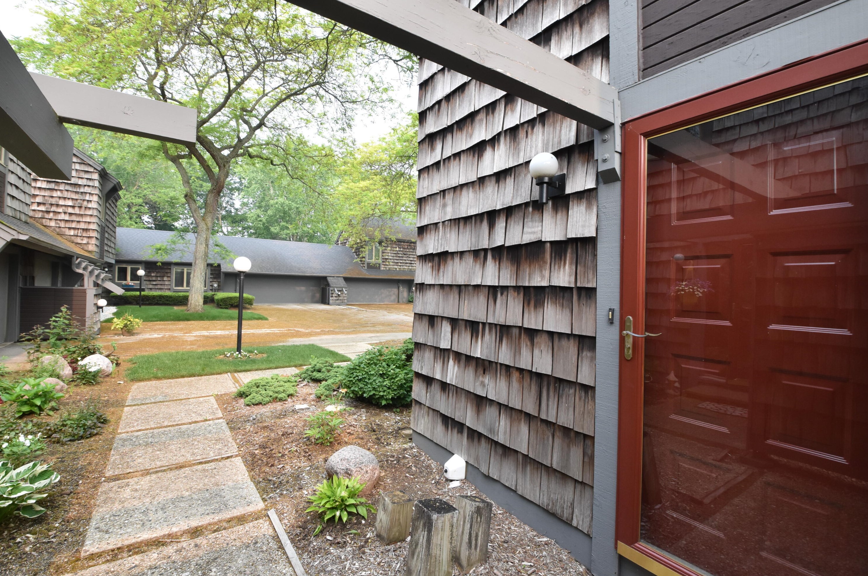 152 Lakefield Ct, Racine, WI 53402-3103