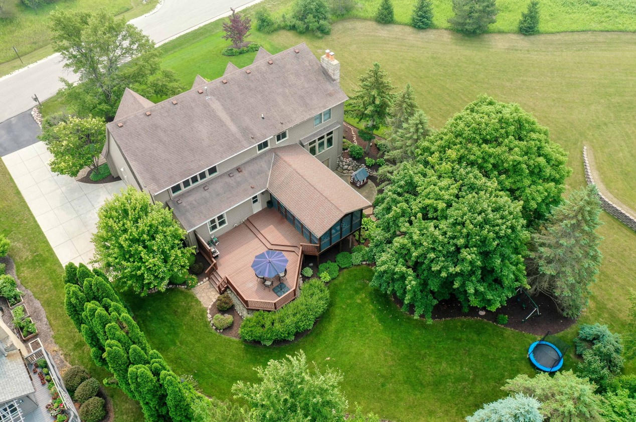 5416 River Hills Rd, Racine, WI 53402-9777