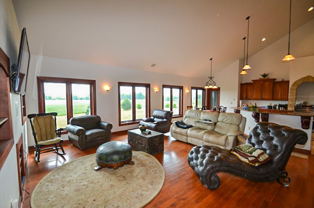 5858 Six Mile Rd, Belgium, WI 53004-9751