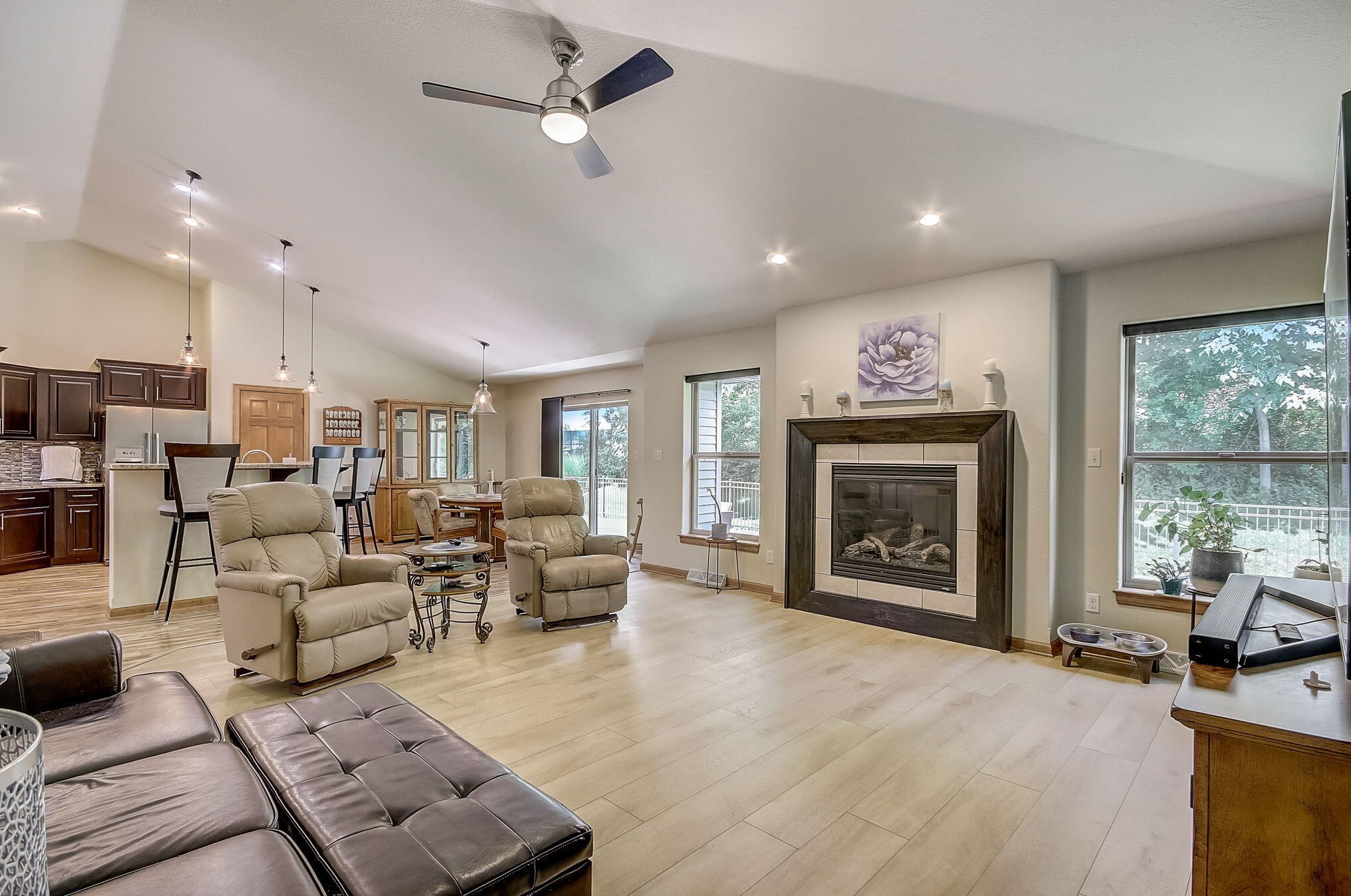 3920 Green Meadows Ct, Oak Creek, WI 53154-6653