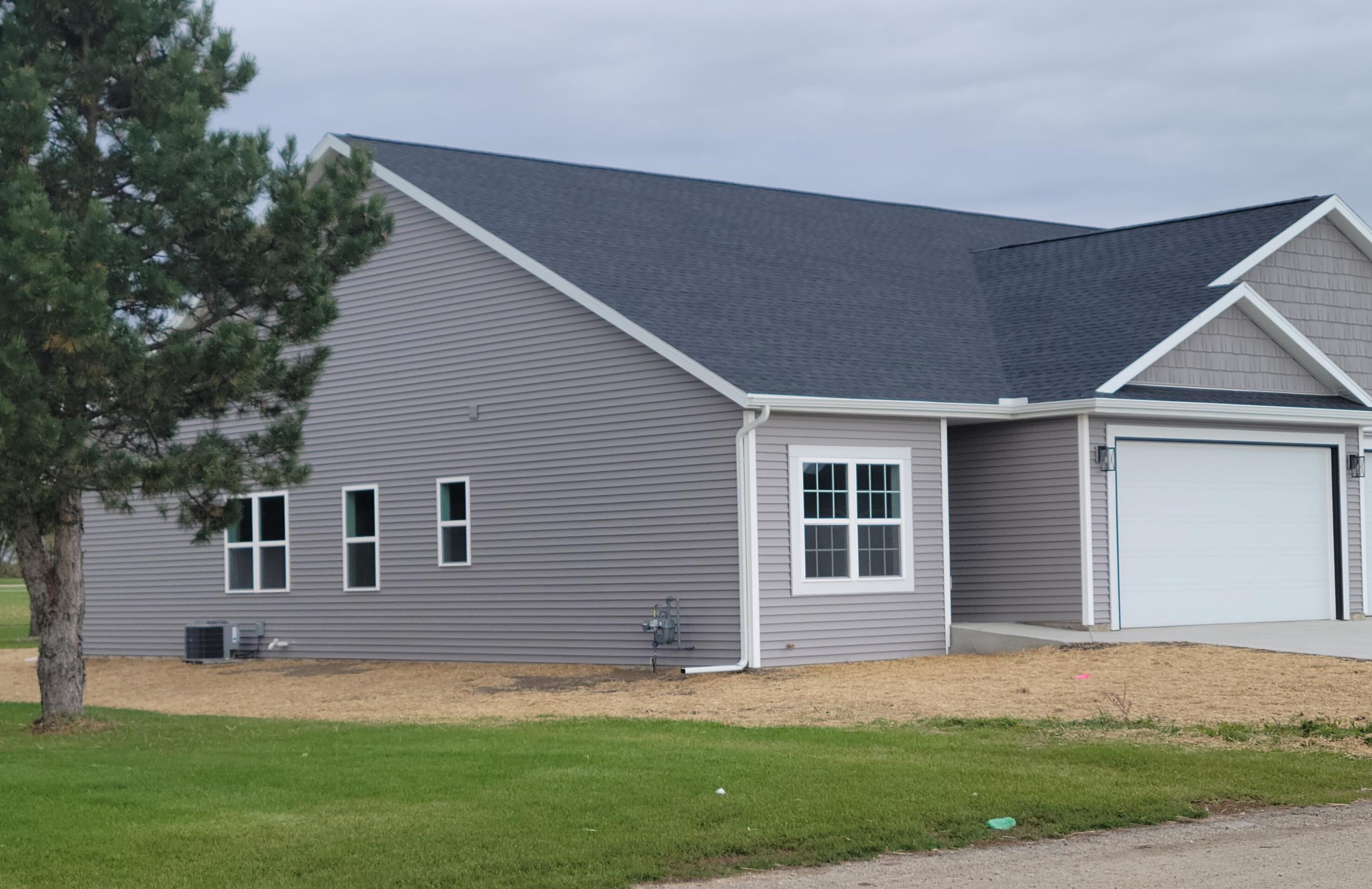 551 E Hyland St, Juneau, WI 53039