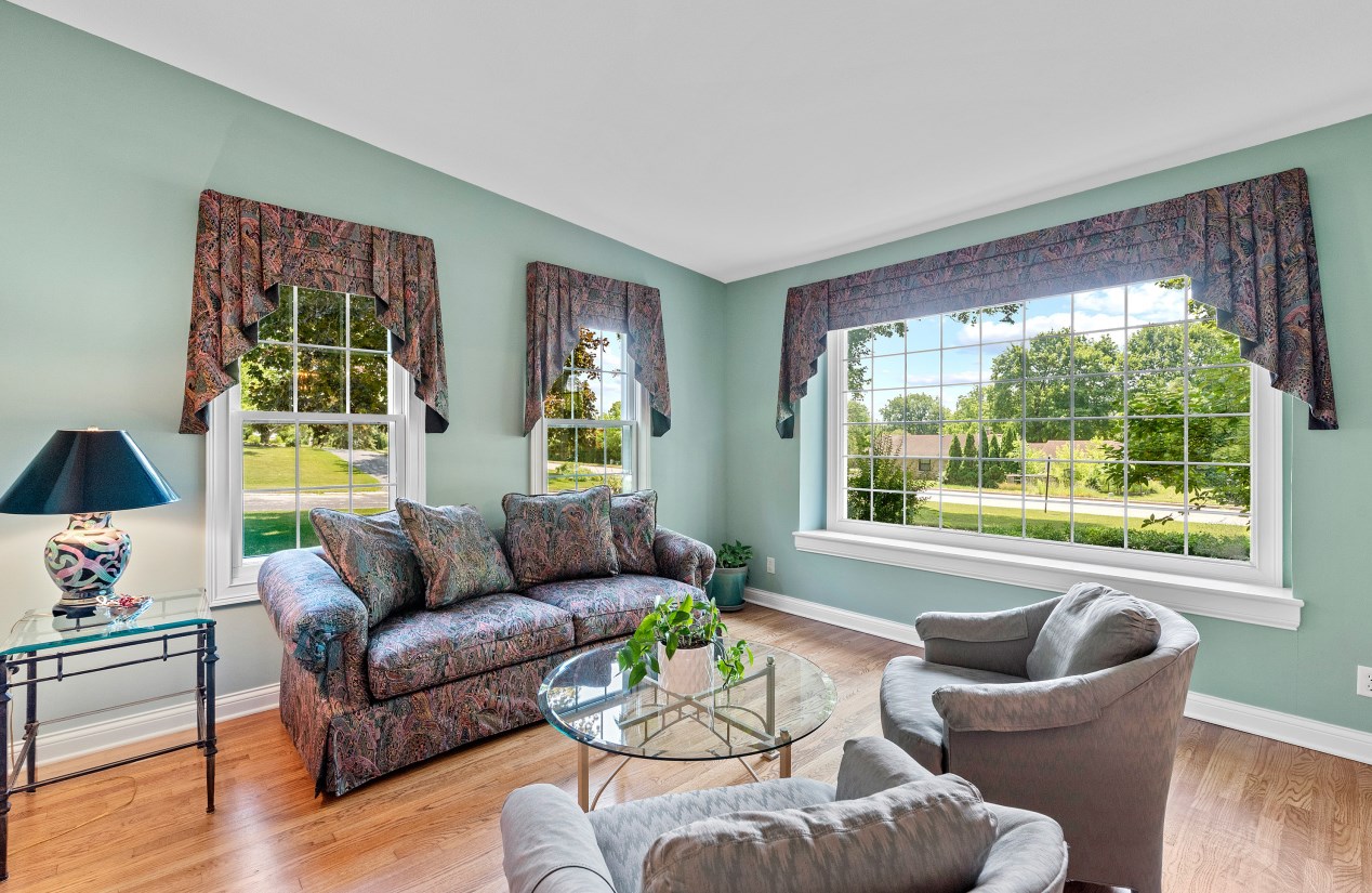 714 E Freistadt Rd, Thiensville, WI 53092