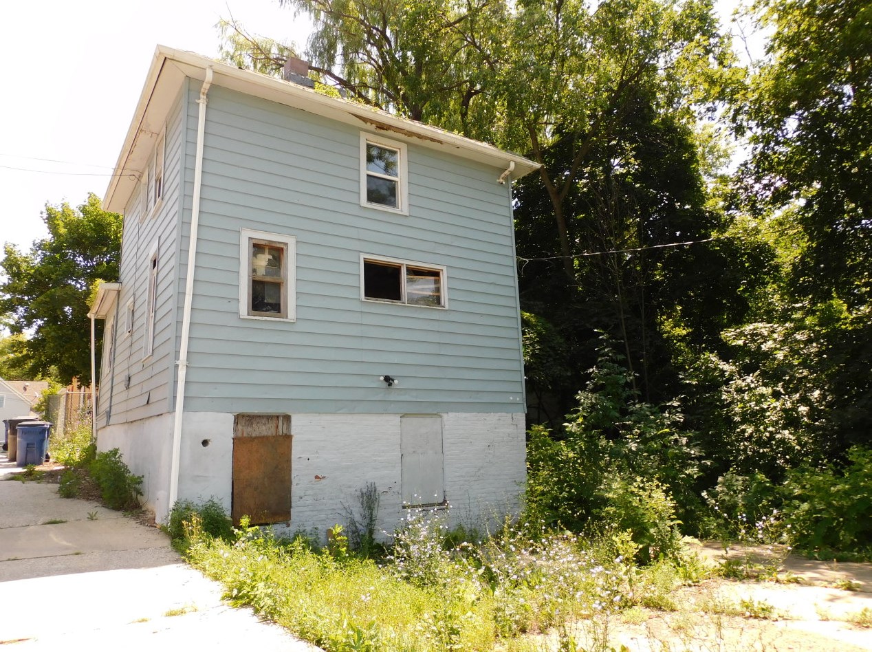 236 Howland Ave, Racine, WI 53404