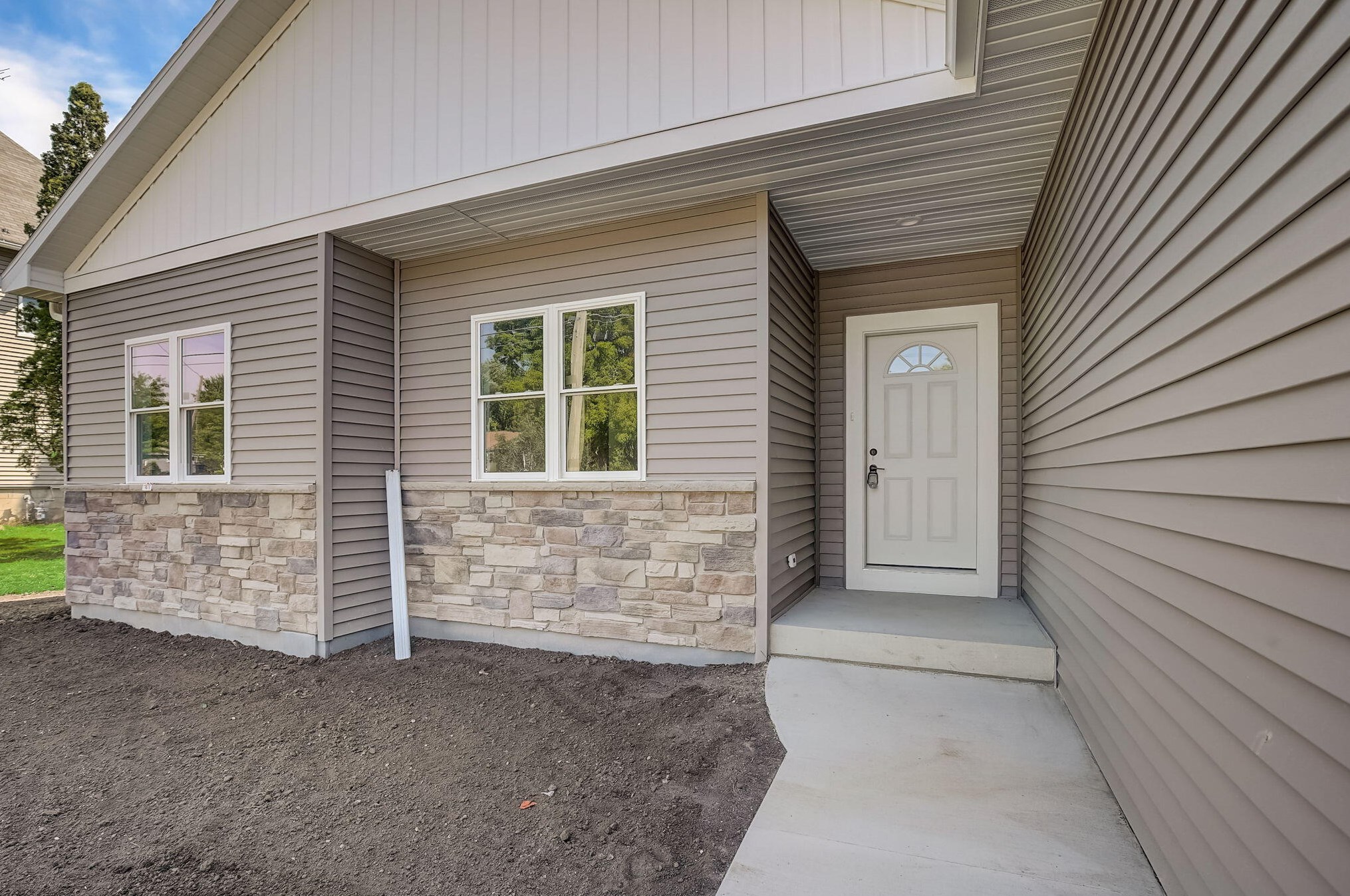 327 Union St, Johnson Creek, WI 53038-9770