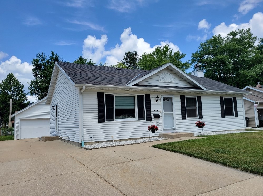 510 W Geneva St, Elkhorn, WI 53121