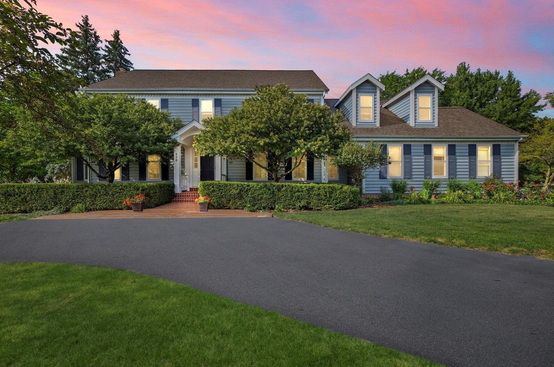 338 W Aster Ln, Thiensville, WI 53092