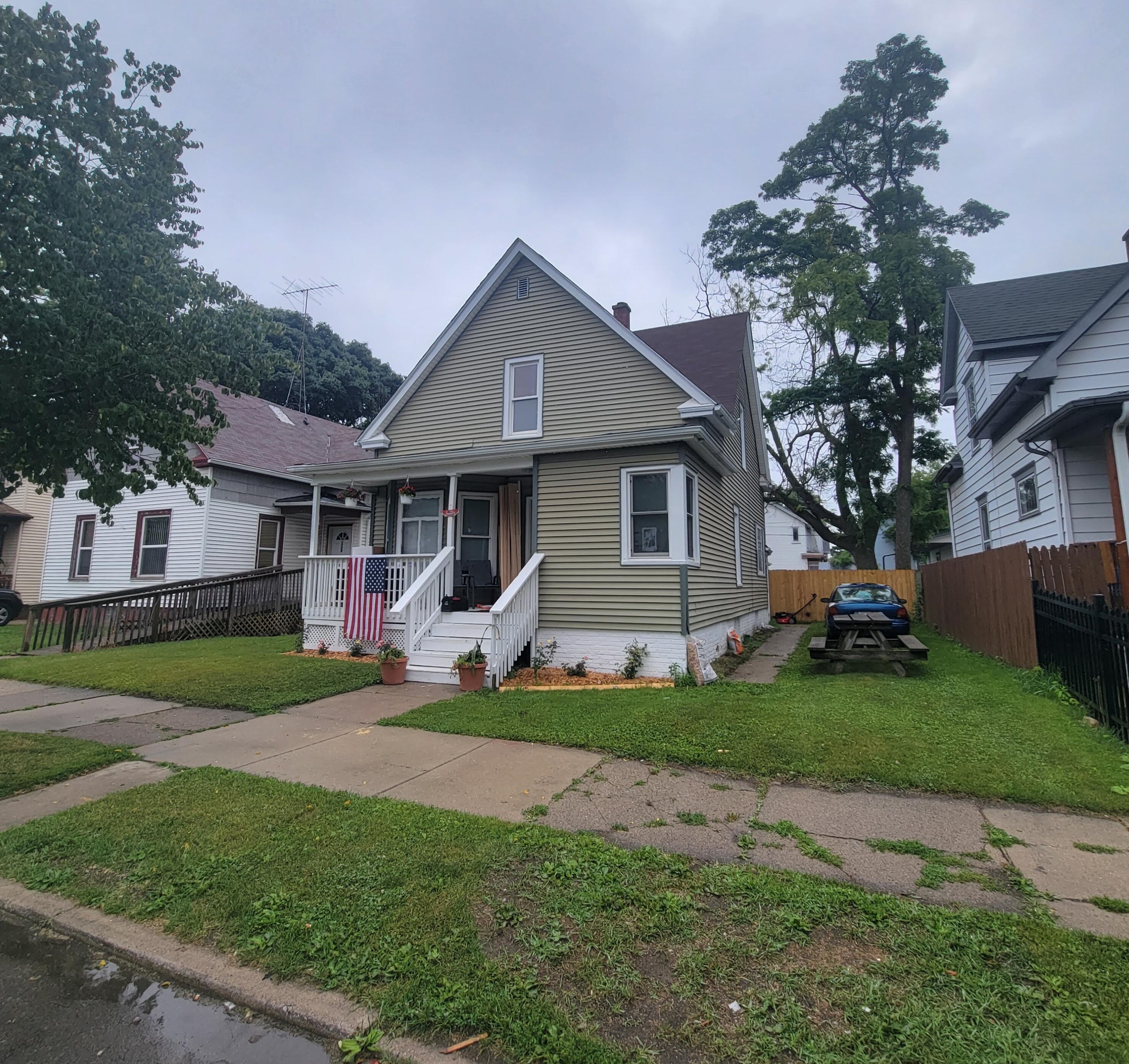 1713 Howe St, Racine WI 53403-2609 exterior