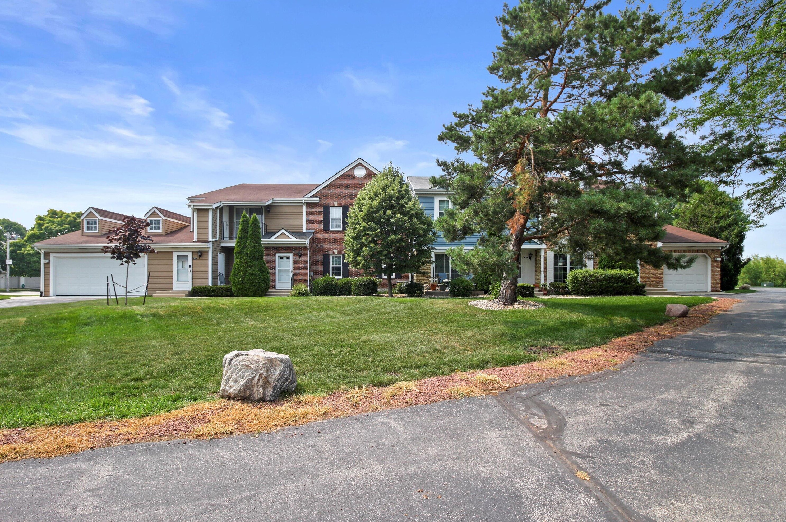 7100 Mariner Dr, Racine WI  53406-3862 exterior