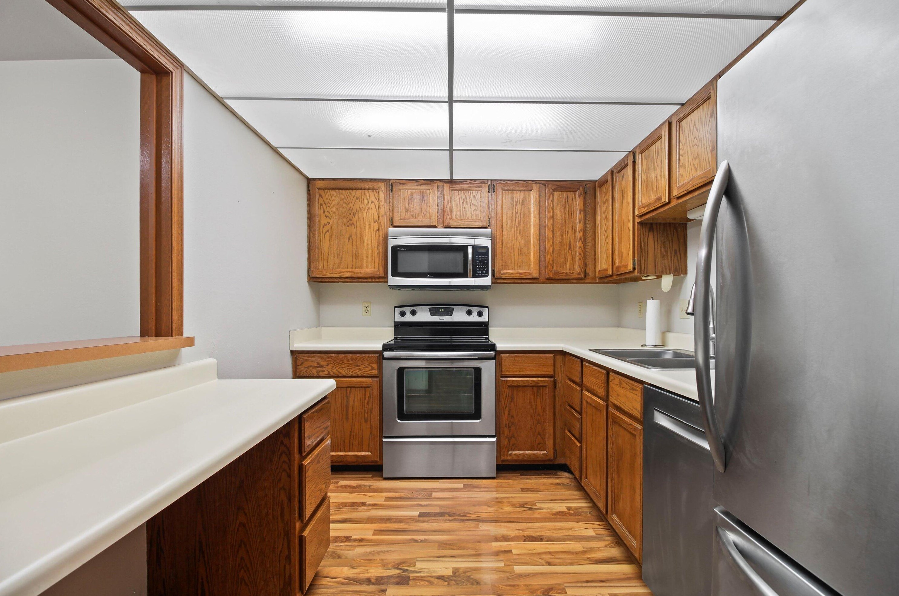 7100 Mariner Dr, Racine, WI 53406-3862