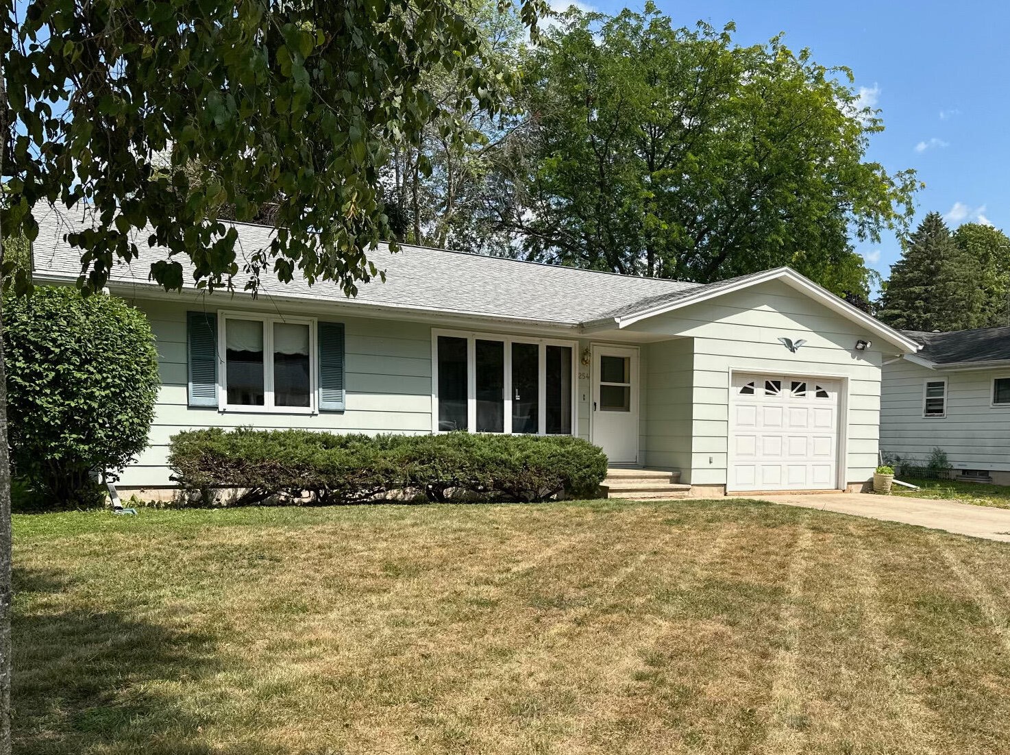 254 Grove St, Auroraville, WI 54923-1941