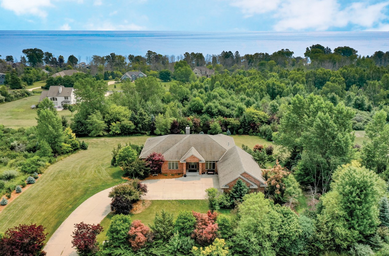 5200 Upper Lakeview Ridge Rd, Belgium, WI 53004-9001