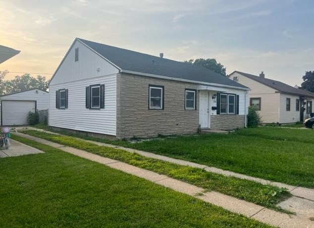 1206 Howard St, Racine, WI 53404-2816