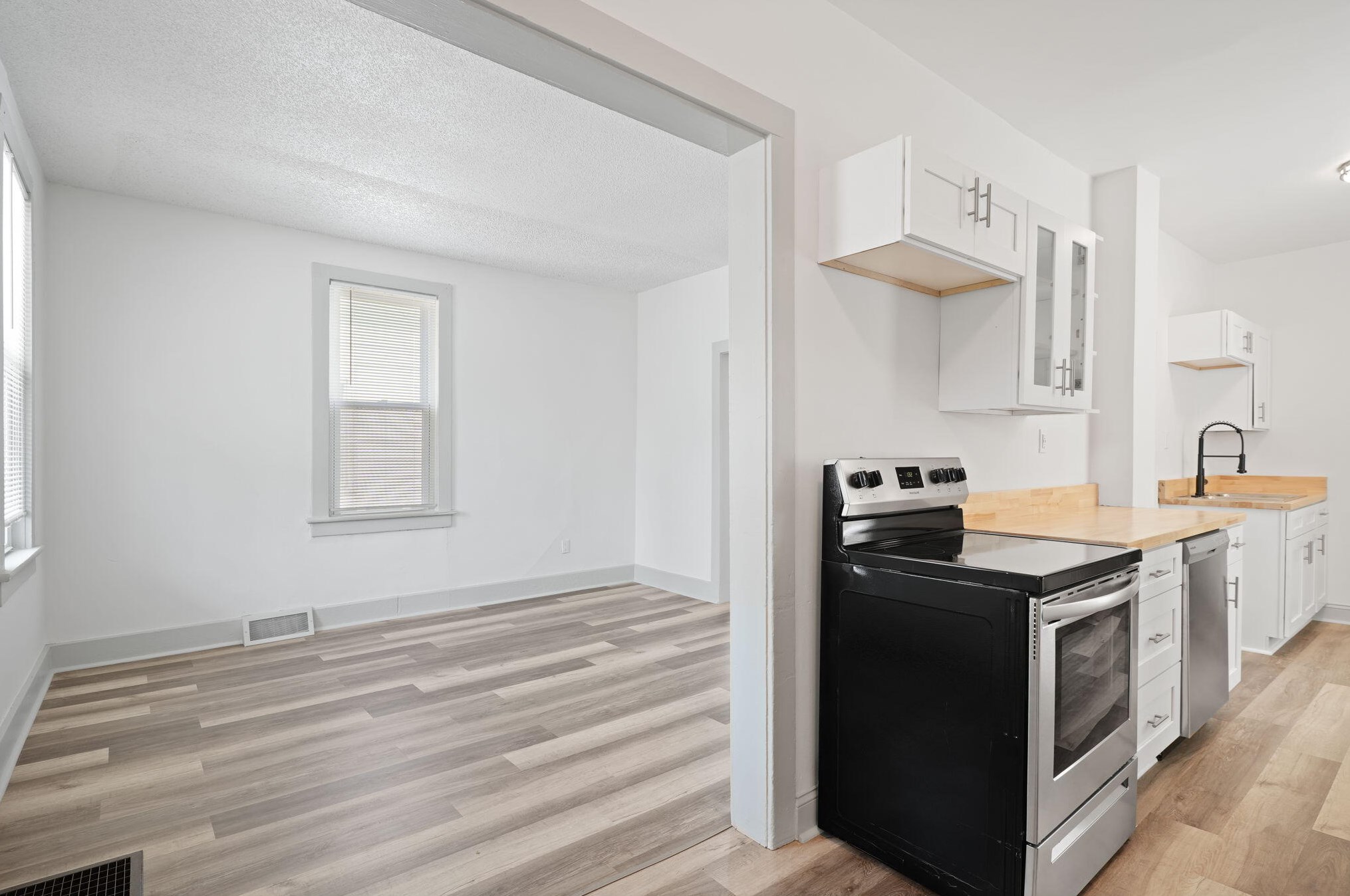 1643 Grand Ave, Racine, WI 53403-2627