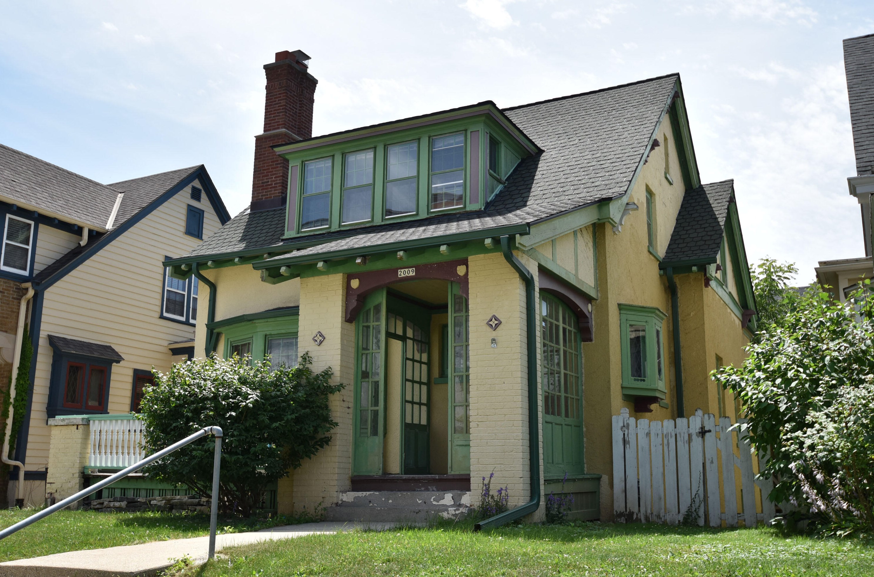 2009 E Kenwood Blvd, Milwaukee, WI 53211