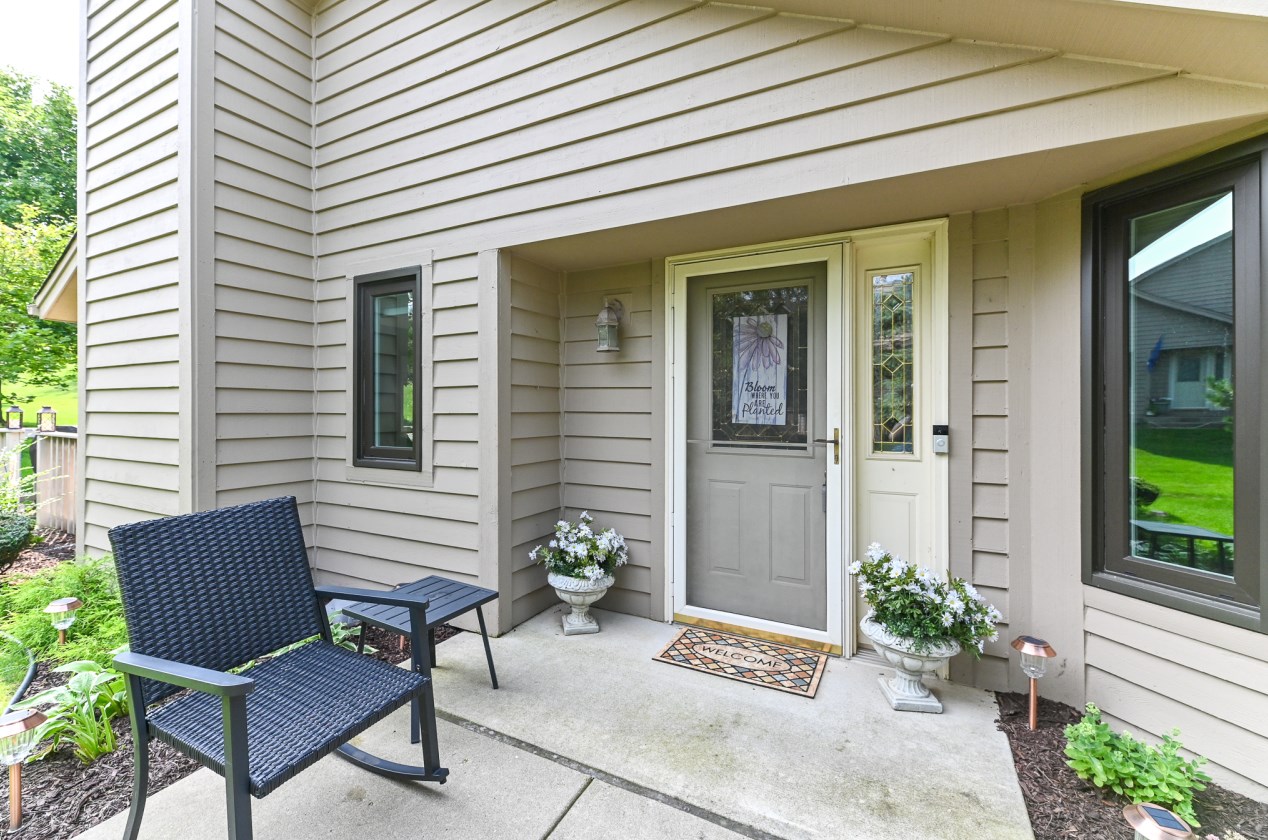 403 Green Valley Dr, Racine WI  53406-6325 exterior