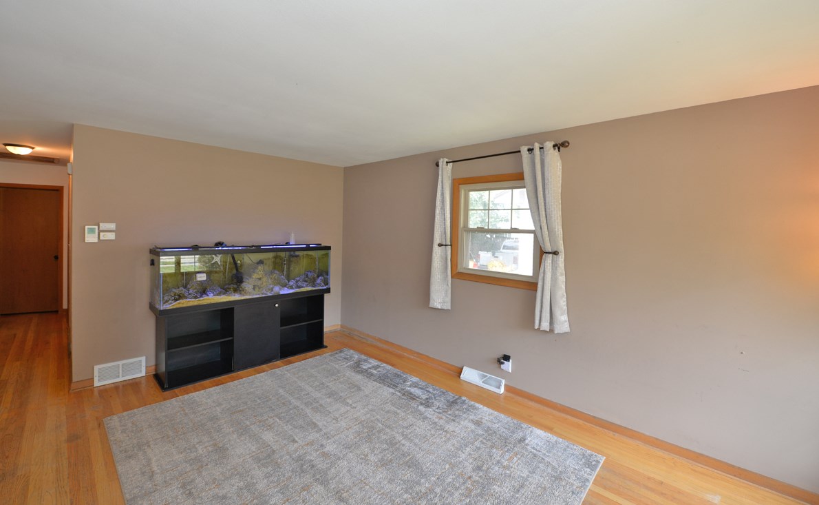2338 Floyd Dr, Racine, WI 53404-1937