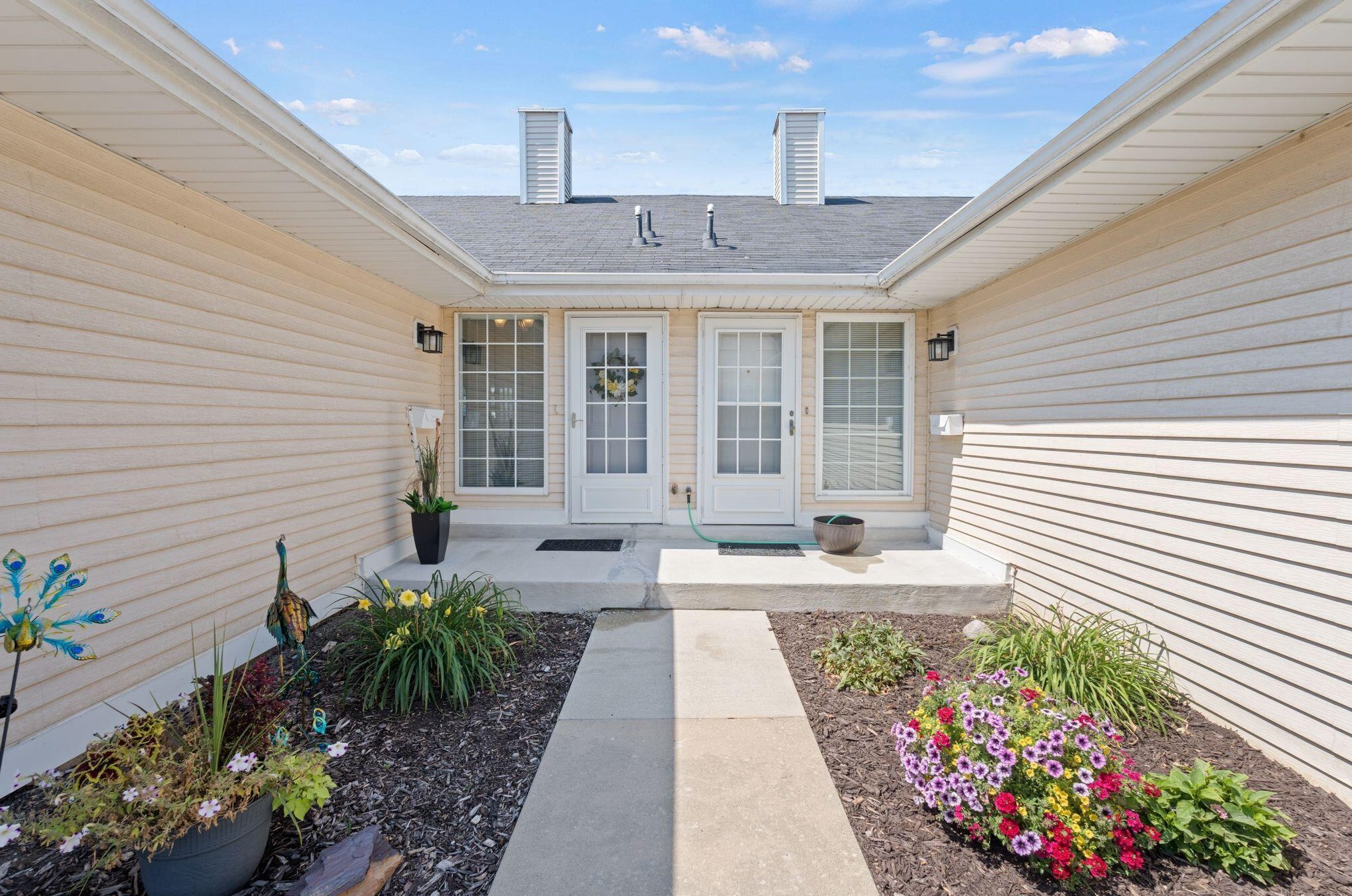 8447 76th St, Hales Corners, WI 53132-8923