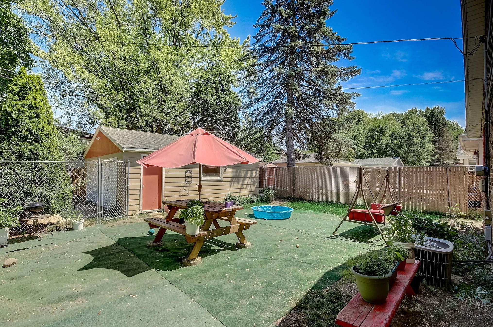 4076 83, Milwaukee WI 53222-1804 exterior