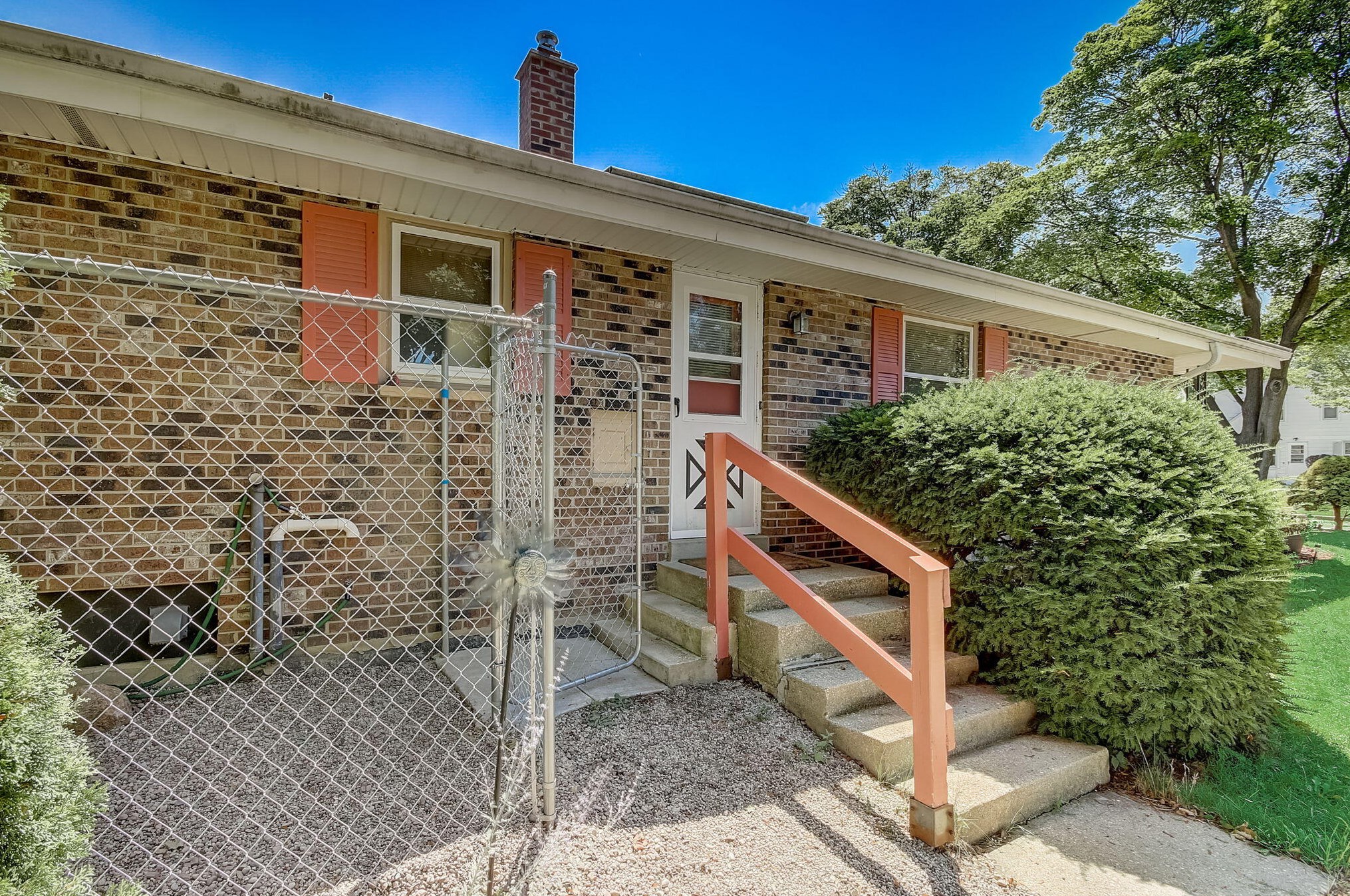 4076 83, Milwaukee WI 53222-1804 exterior