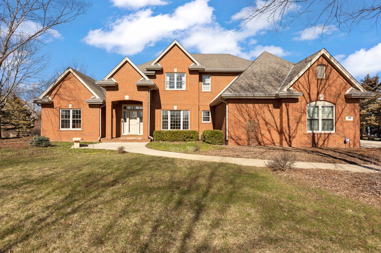 201 Steeple Pointe Ct, Delafield, WI 53018-2455