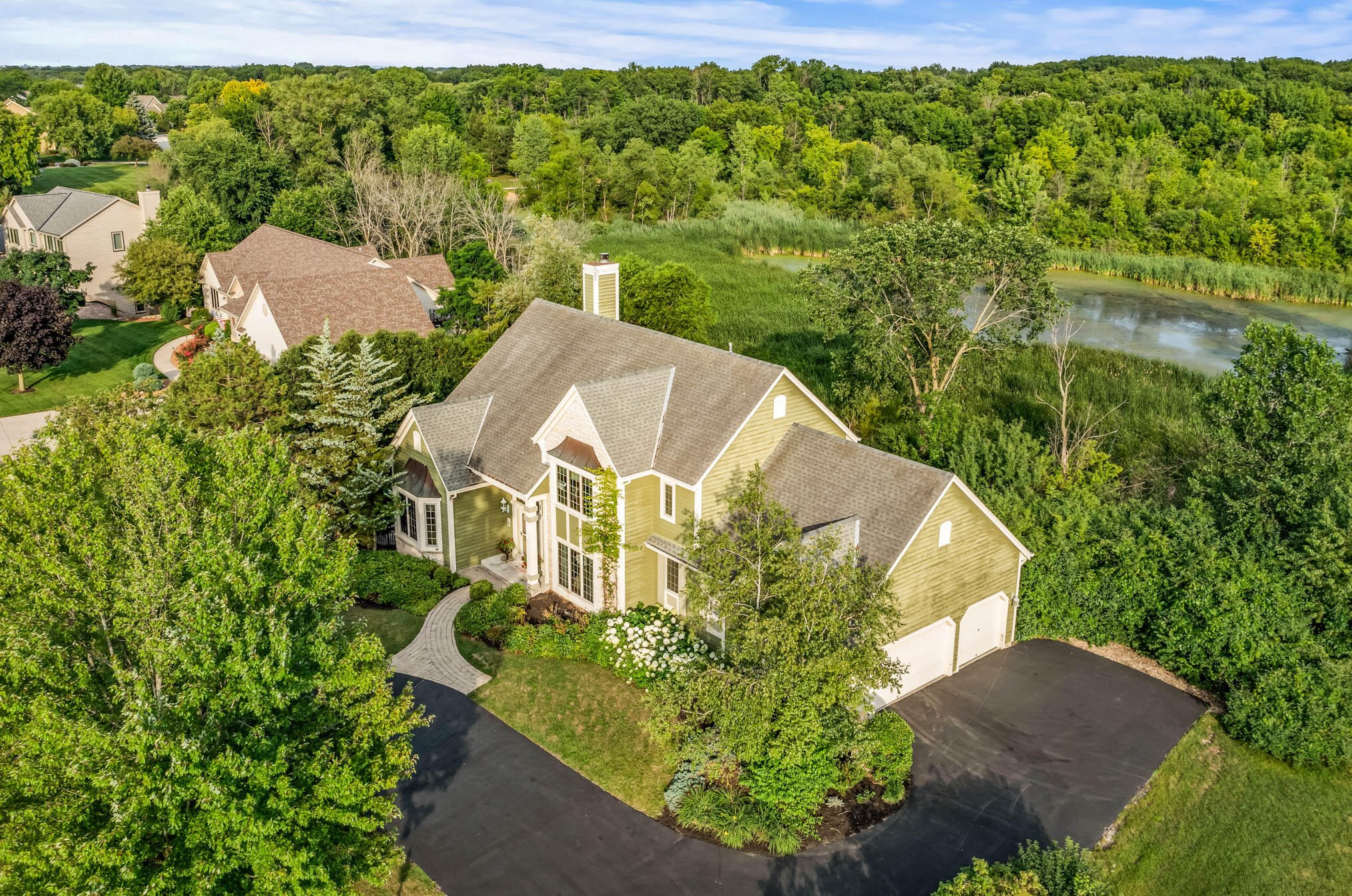 5850 S Timber Ridge Ct, Waukesha, WI 53151