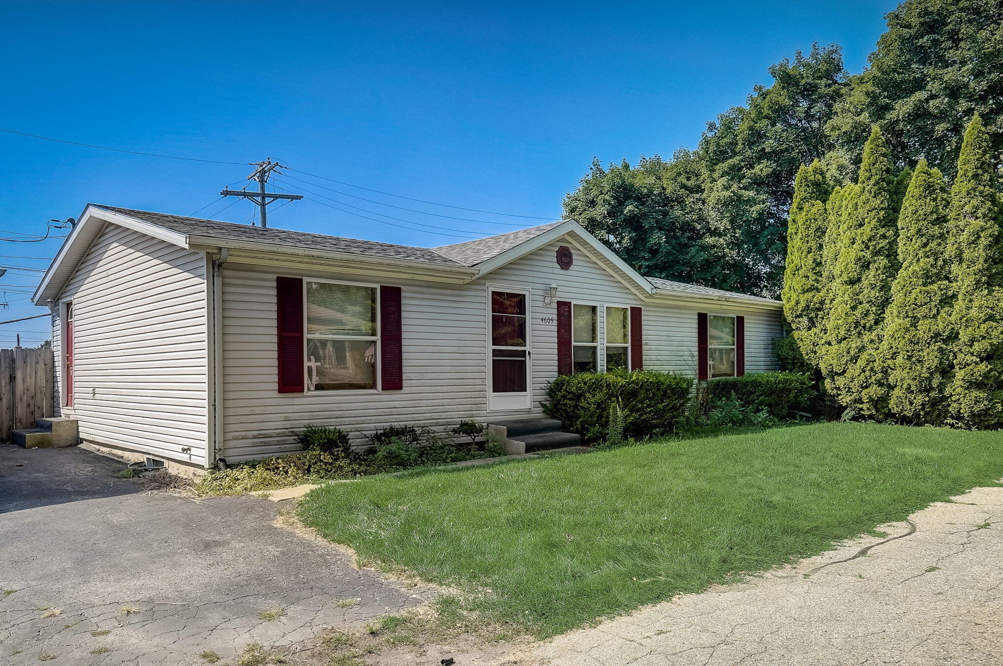 4609 74th Pl, Kenosha, WI 53142