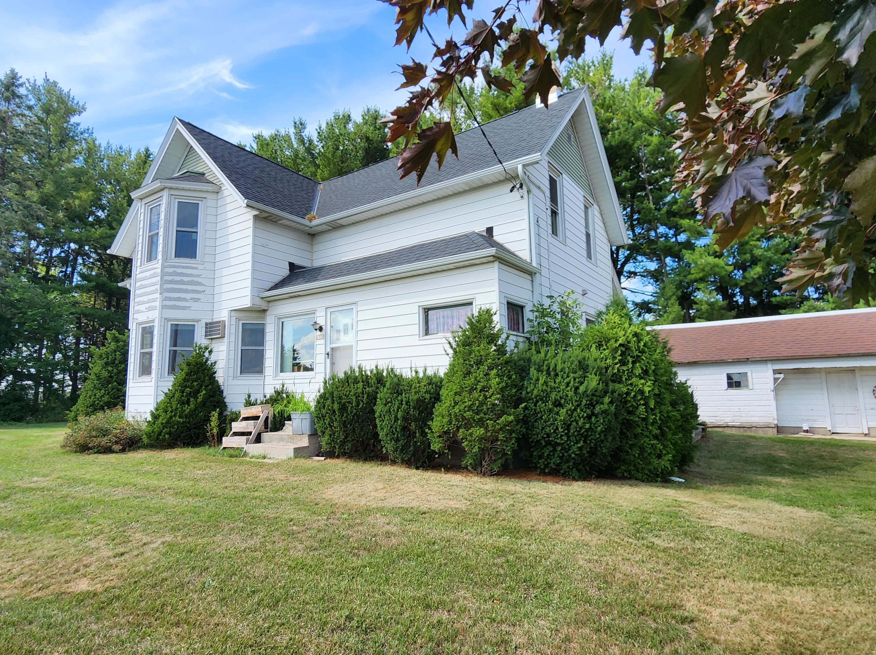 4320 Country Aire Dr, Cedarburg, WI 53012-9603