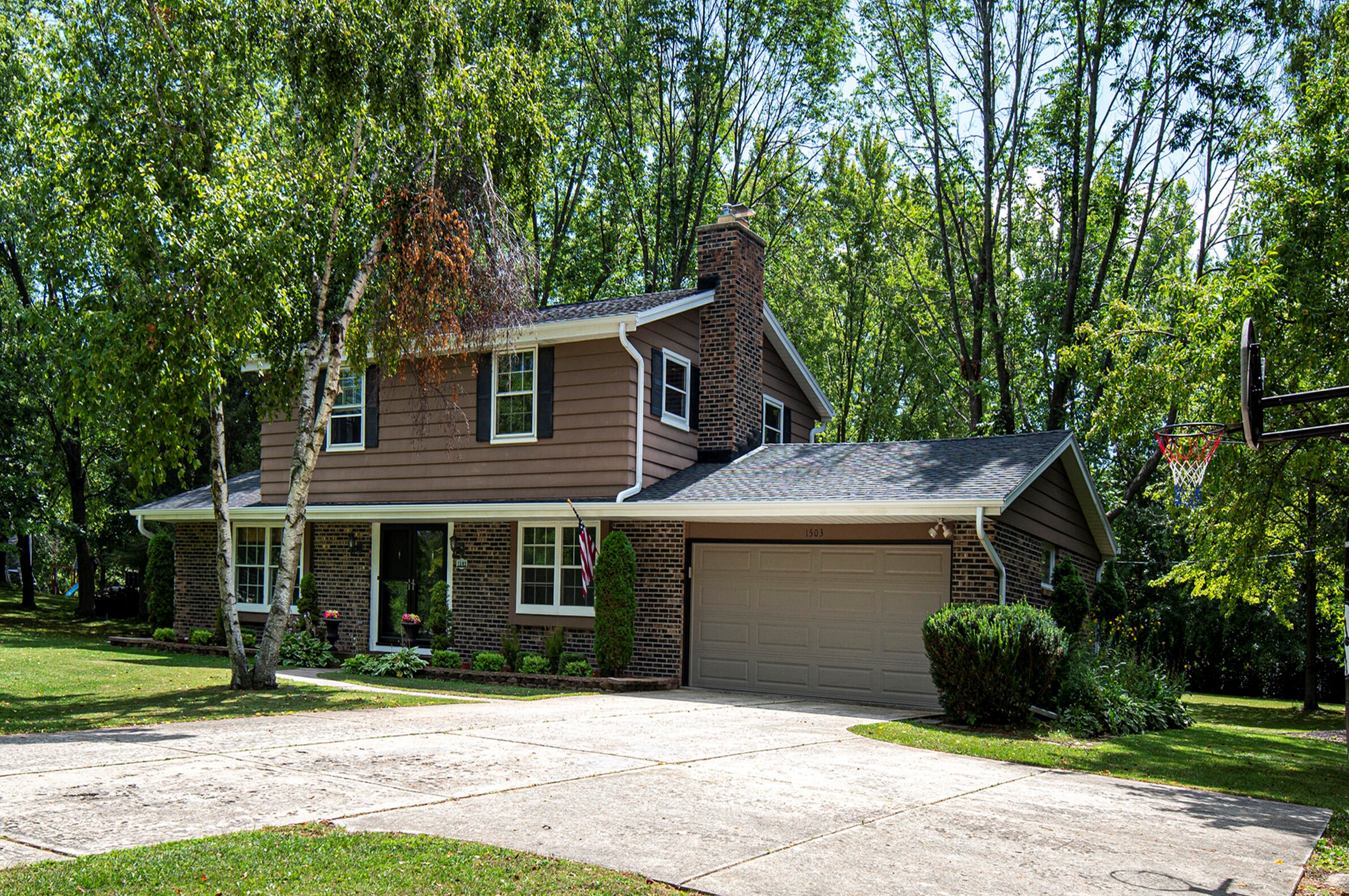 1503 W Liebau Rd, Thiensville, WI 53092