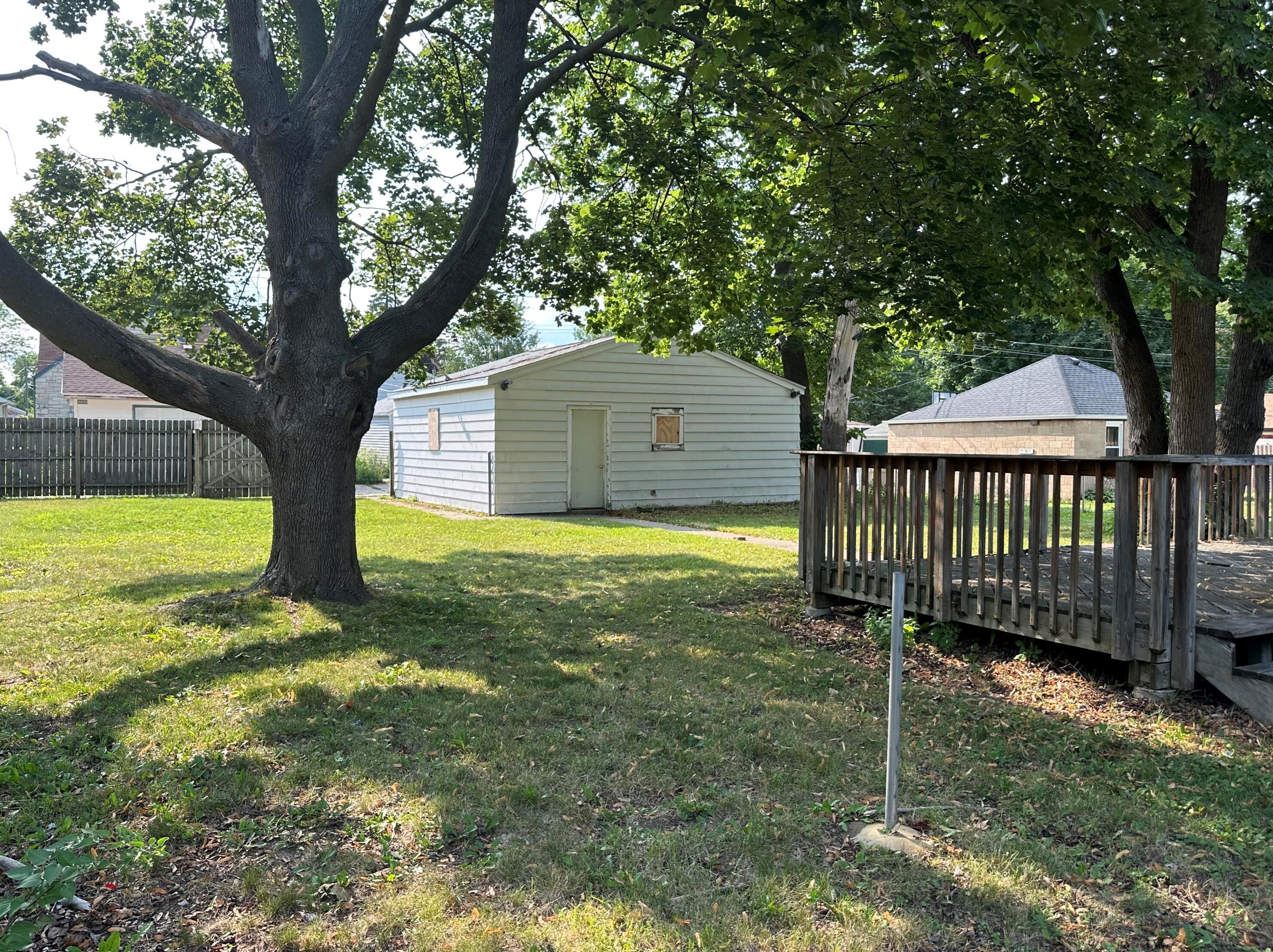 4611 N 69th St, Milwaukee, WI 53218
