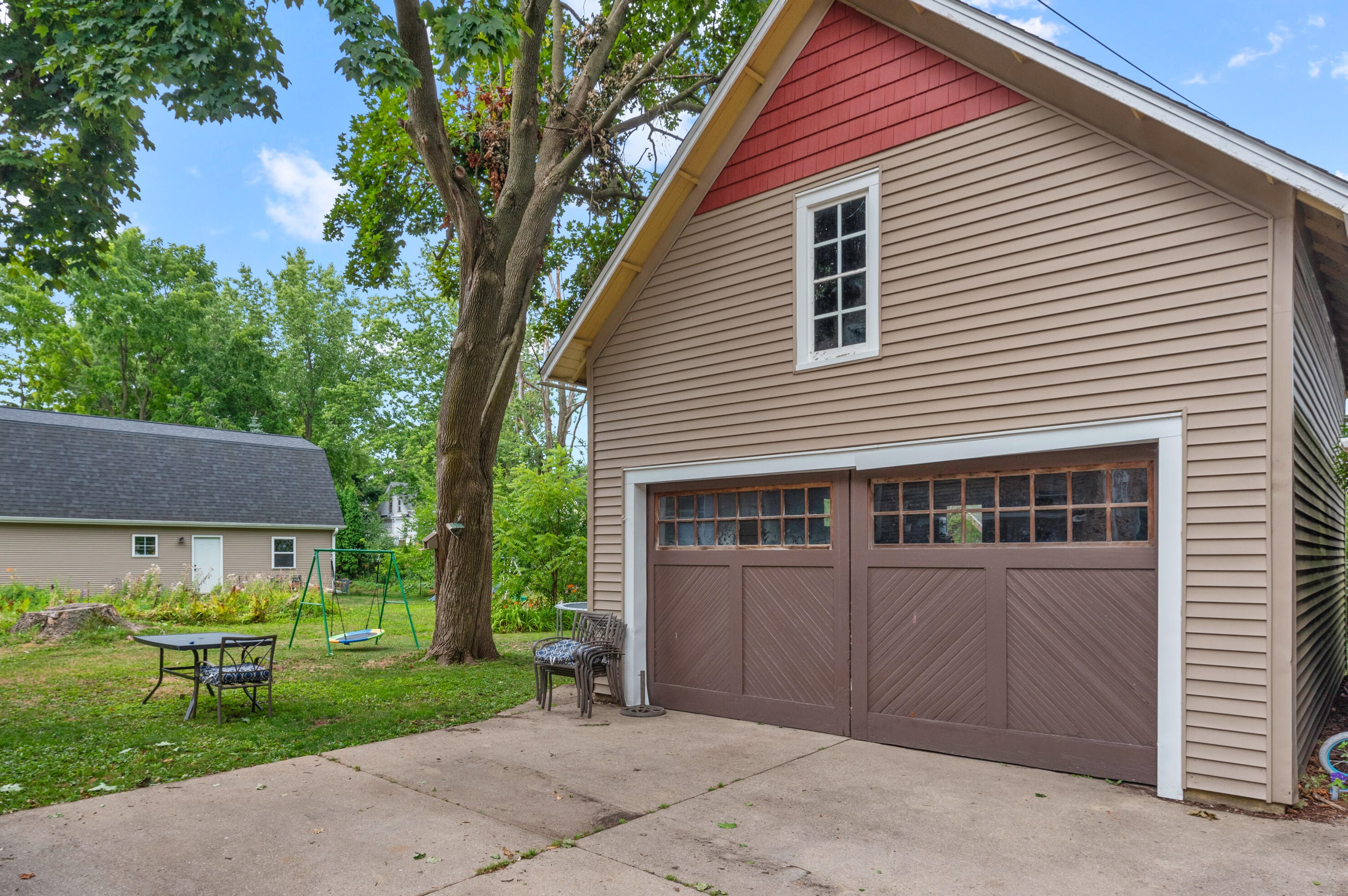 157 Teddy Ave, Hartford, WI 53027-1927